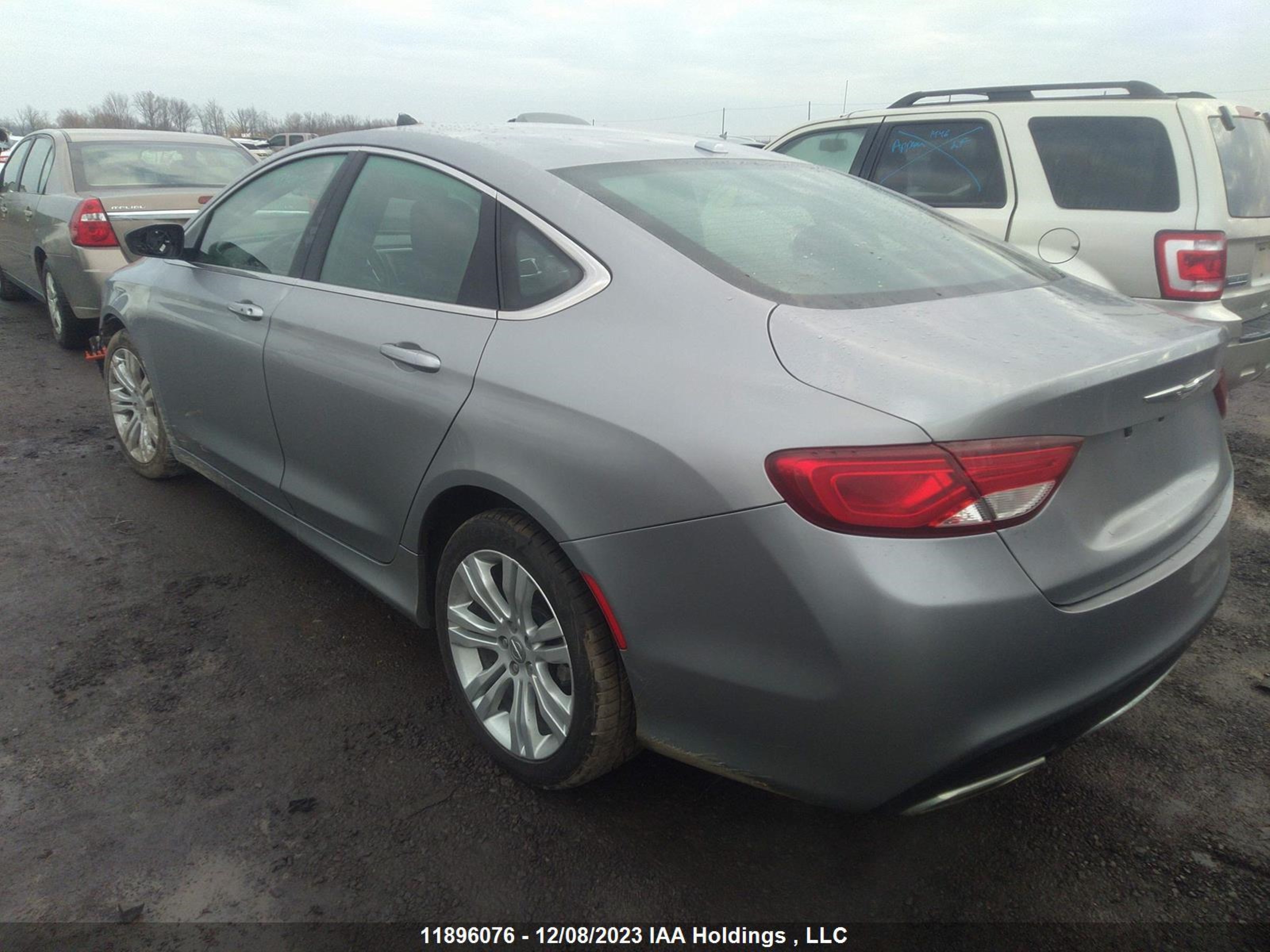 Photo 2 VIN: 1C3CCCAG4FN500762 - CHRYSLER 200 