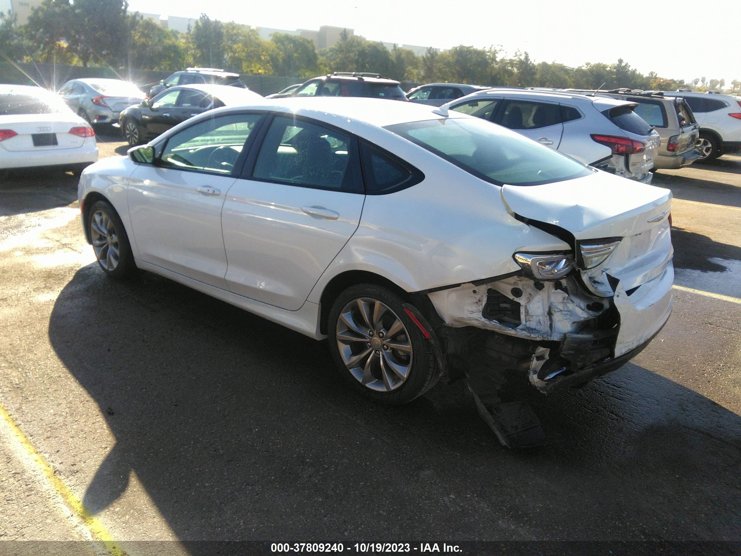 Photo 2 VIN: 1C3CCCBB1FN558282 - CHRYSLER 200 