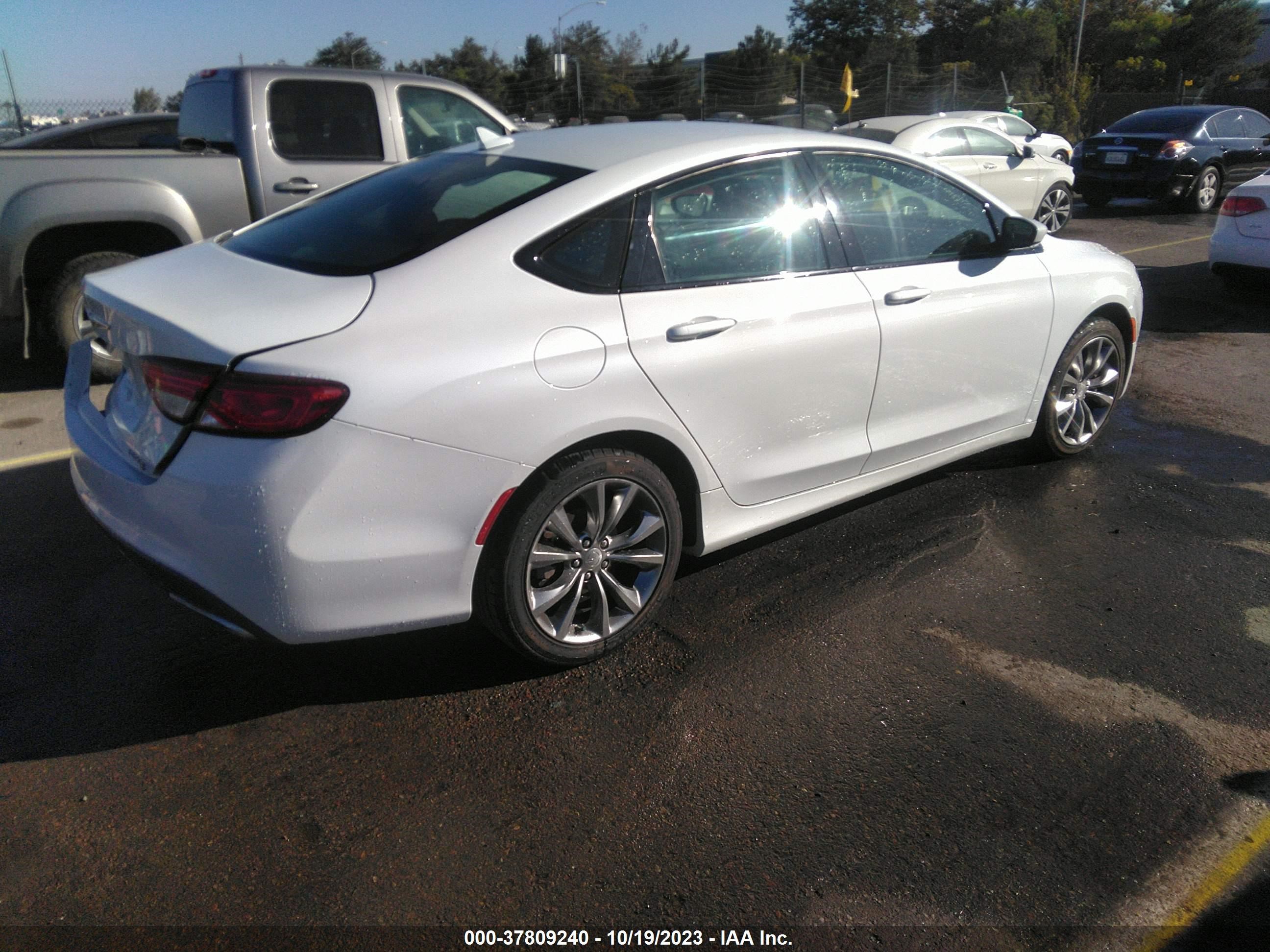 Photo 3 VIN: 1C3CCCBB1FN558282 - CHRYSLER 200 