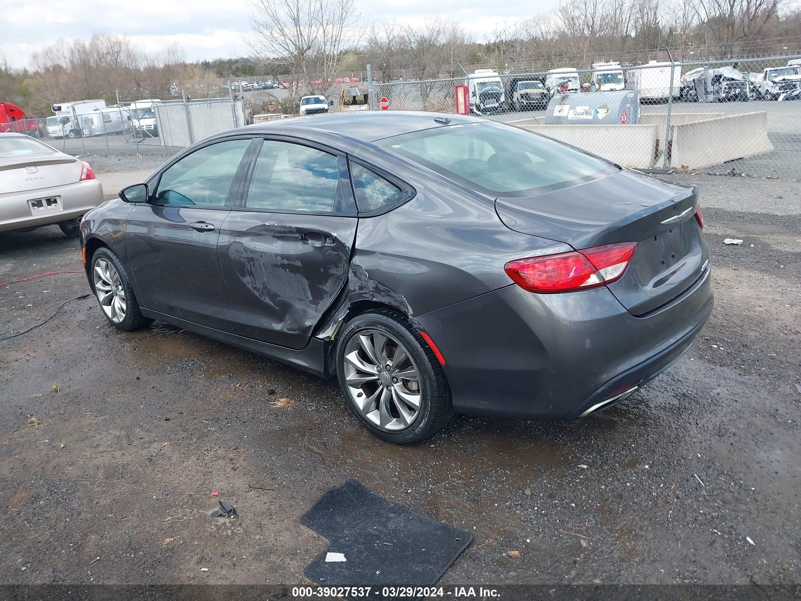 Photo 2 VIN: 1C3CCCBB3FN642233 - CHRYSLER 200 