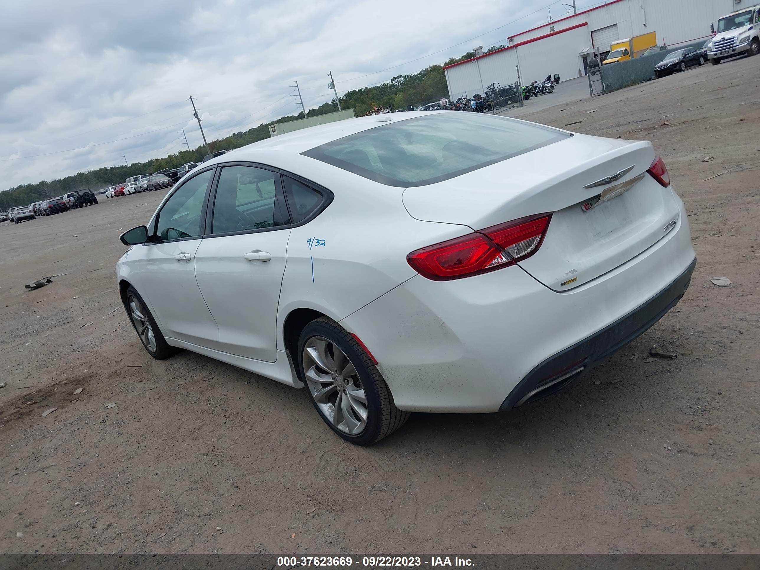 Photo 2 VIN: 1C3CCCBB3FN658951 - CHRYSLER 200 