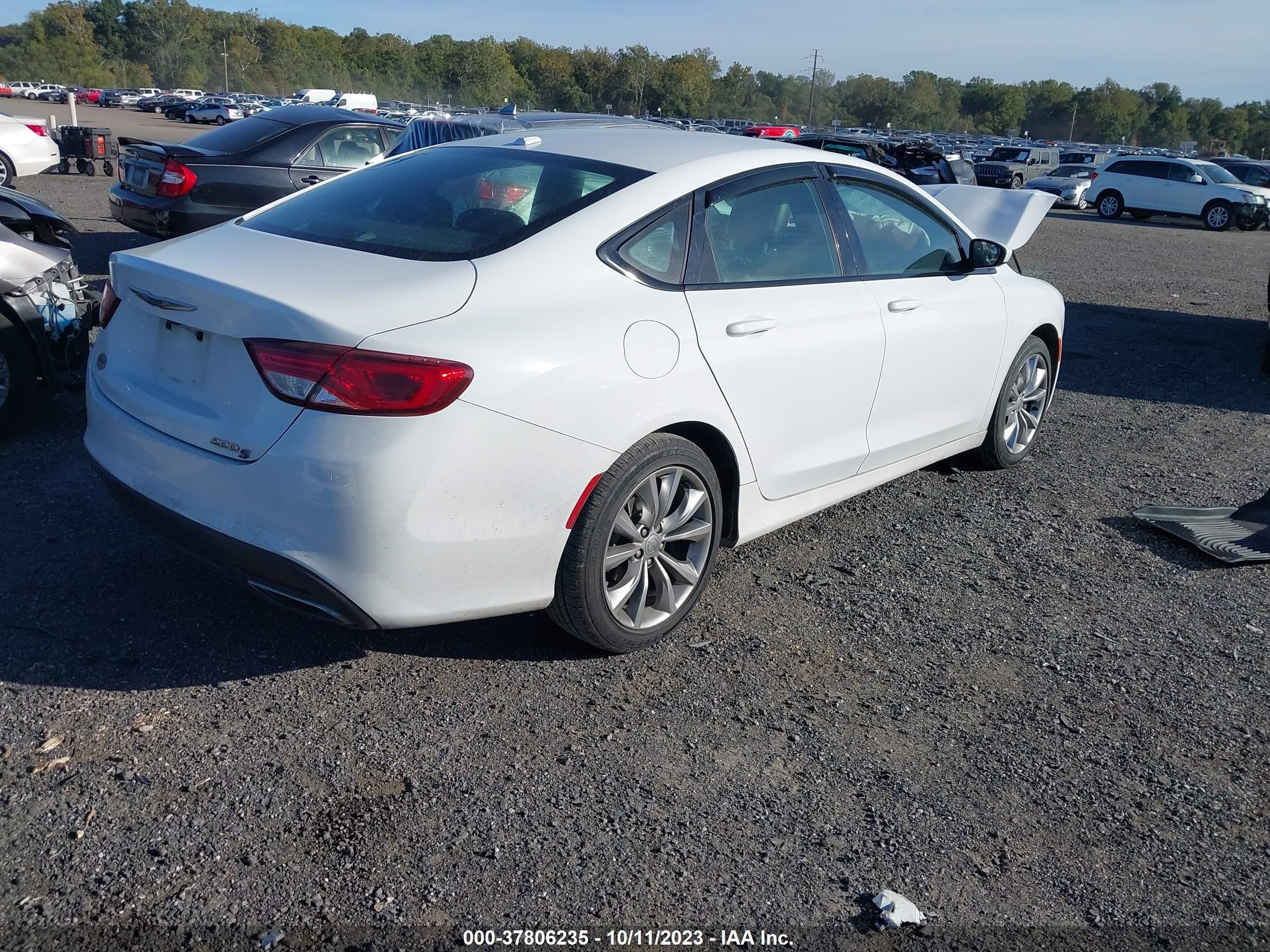 Photo 3 VIN: 1C3CCCBB4GN129929 - CHRYSLER 200 