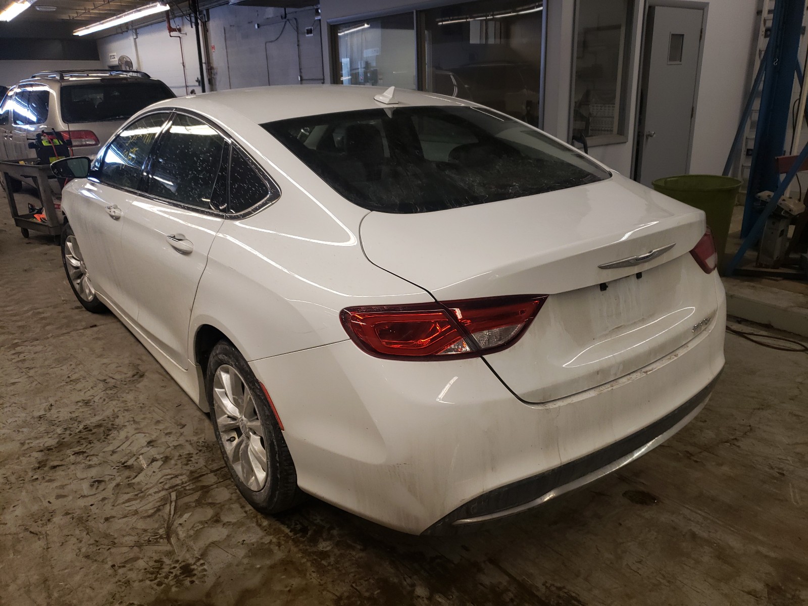 Photo 2 VIN: 1C3CCCCB2FN537052 - CHRYSLER 200 C 