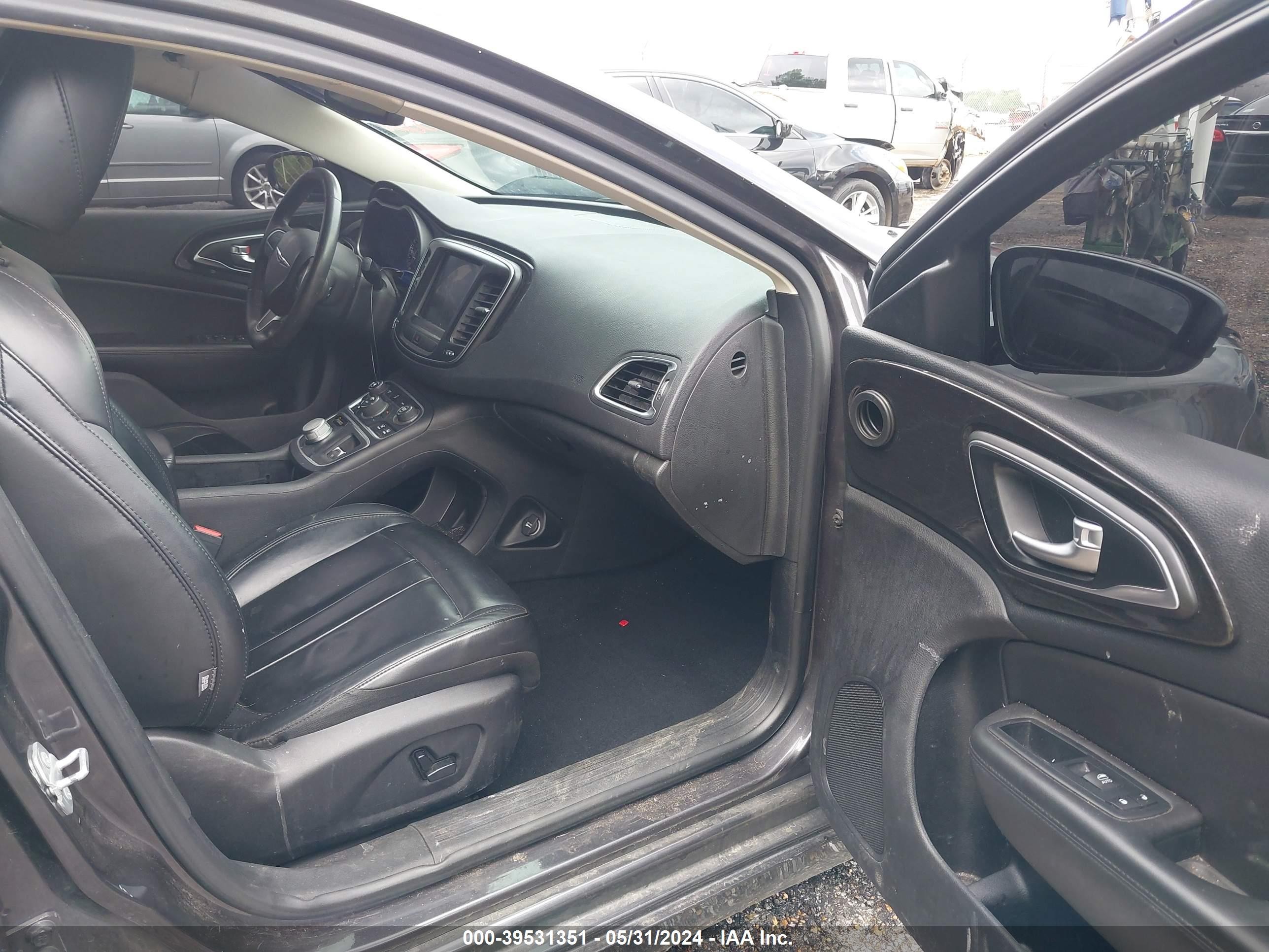 Photo 4 VIN: 1C3CCCCB8GN100738 - CHRYSLER 200 