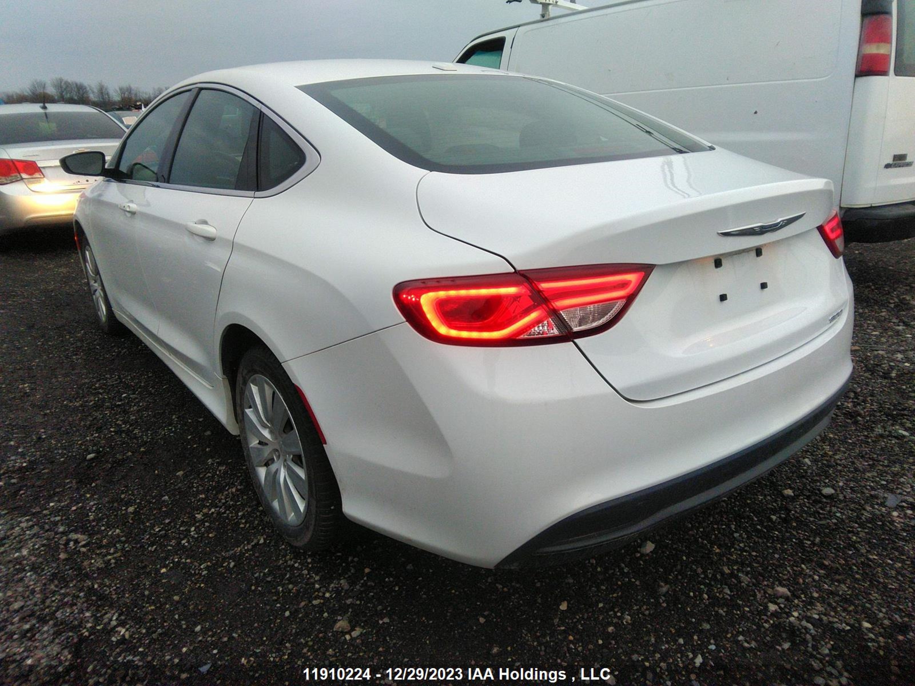 Photo 2 VIN: 1C3CCCFB7GN100404 - CHRYSLER 200 