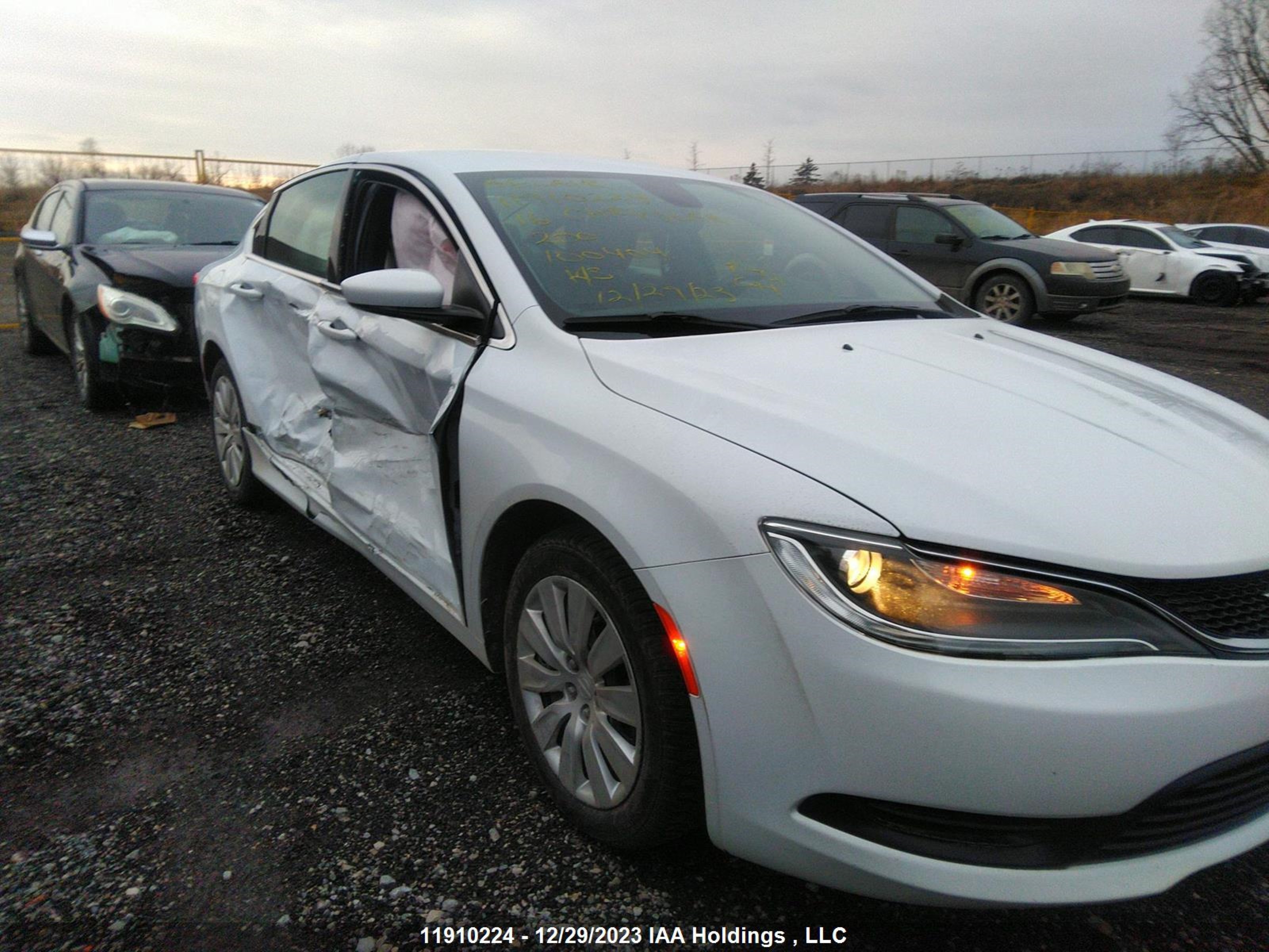 Photo 5 VIN: 1C3CCCFB7GN100404 - CHRYSLER 200 