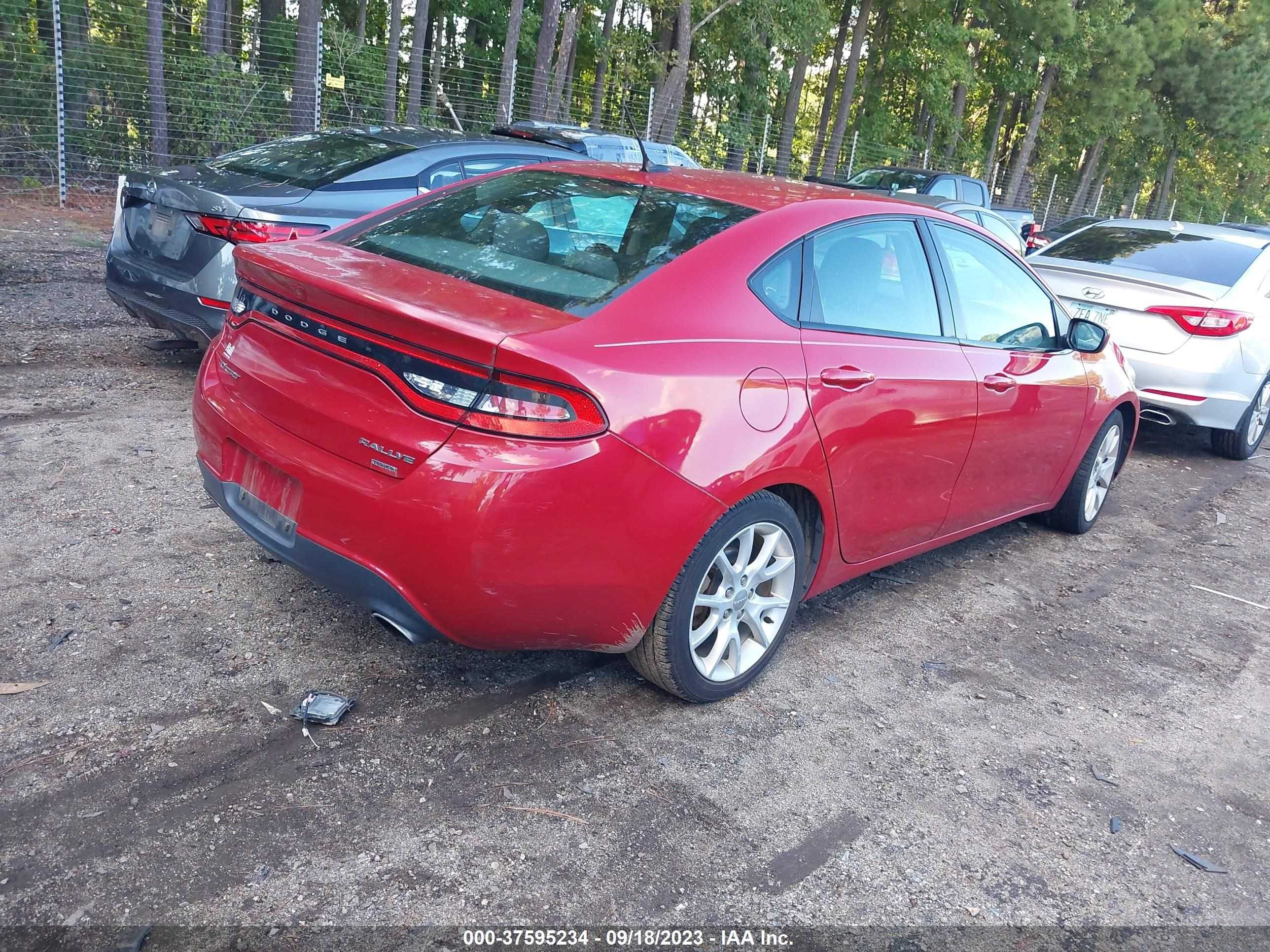 Photo 3 VIN: 1C3CDFBH6DD720087 - DODGE DART 