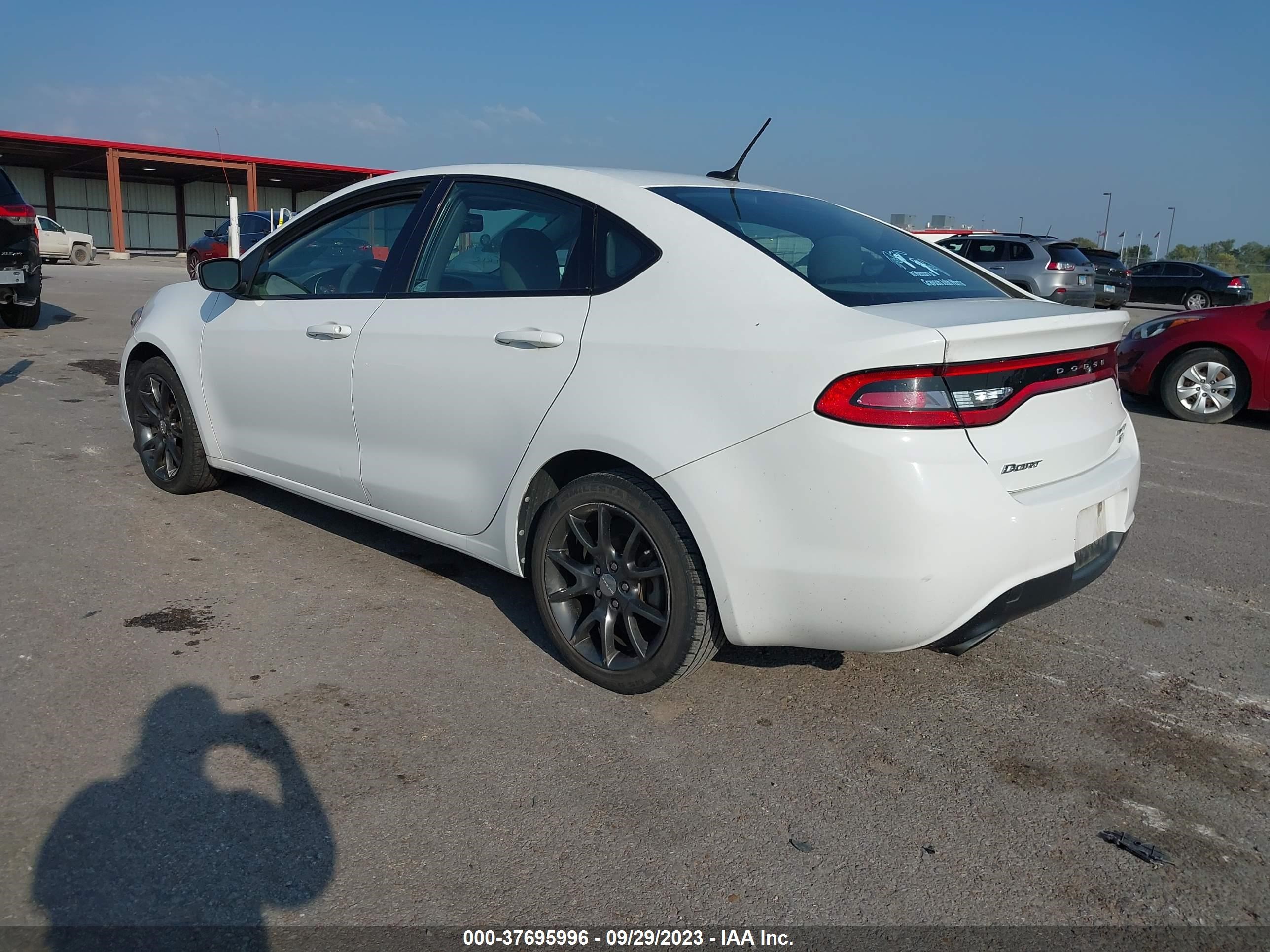 Photo 2 VIN: 1C3CDFBH8DD133633 - DODGE DART 