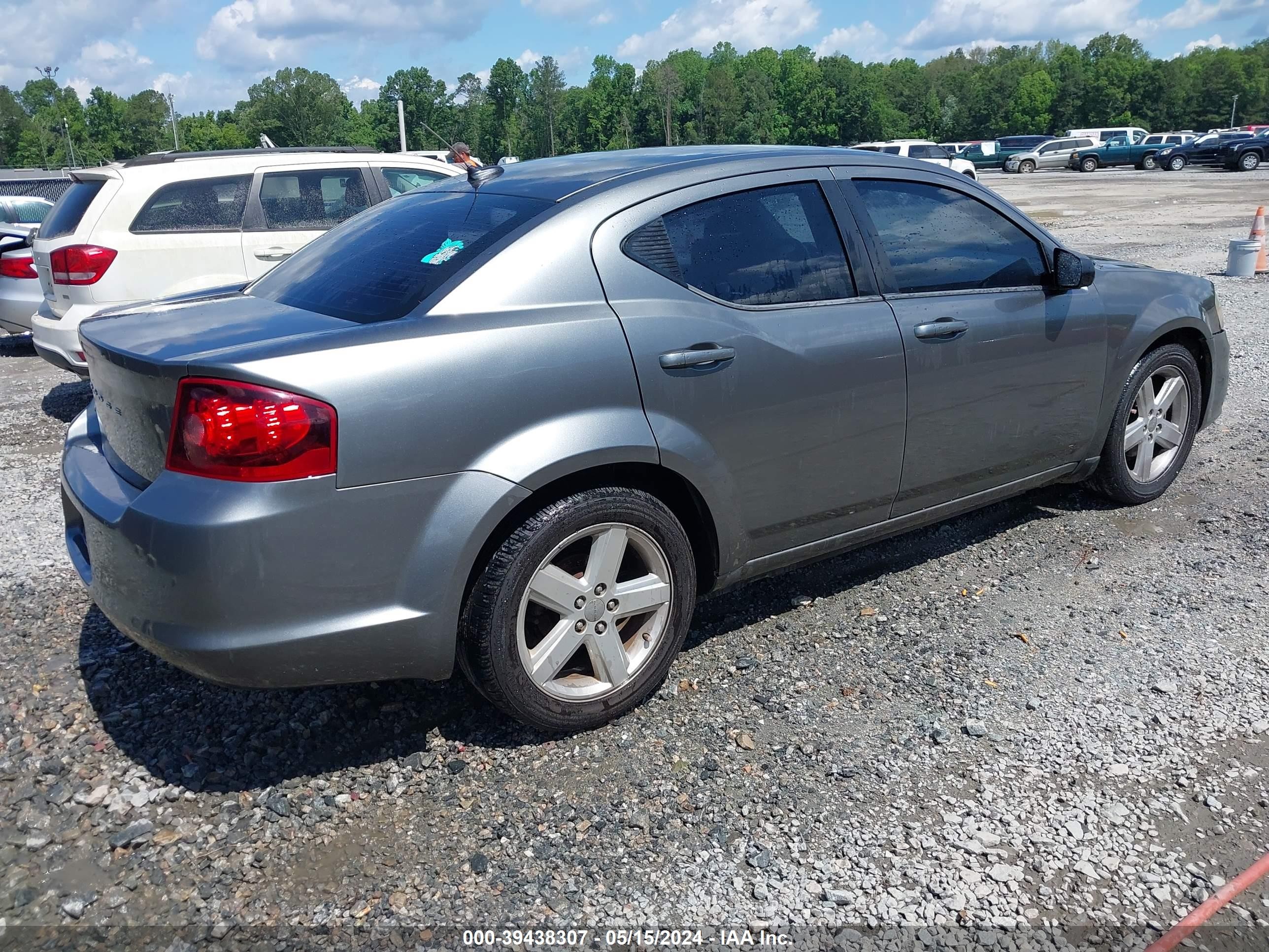 Photo 3 VIN: 1C3CDZAB3DN681175 - DODGE AVENGER 