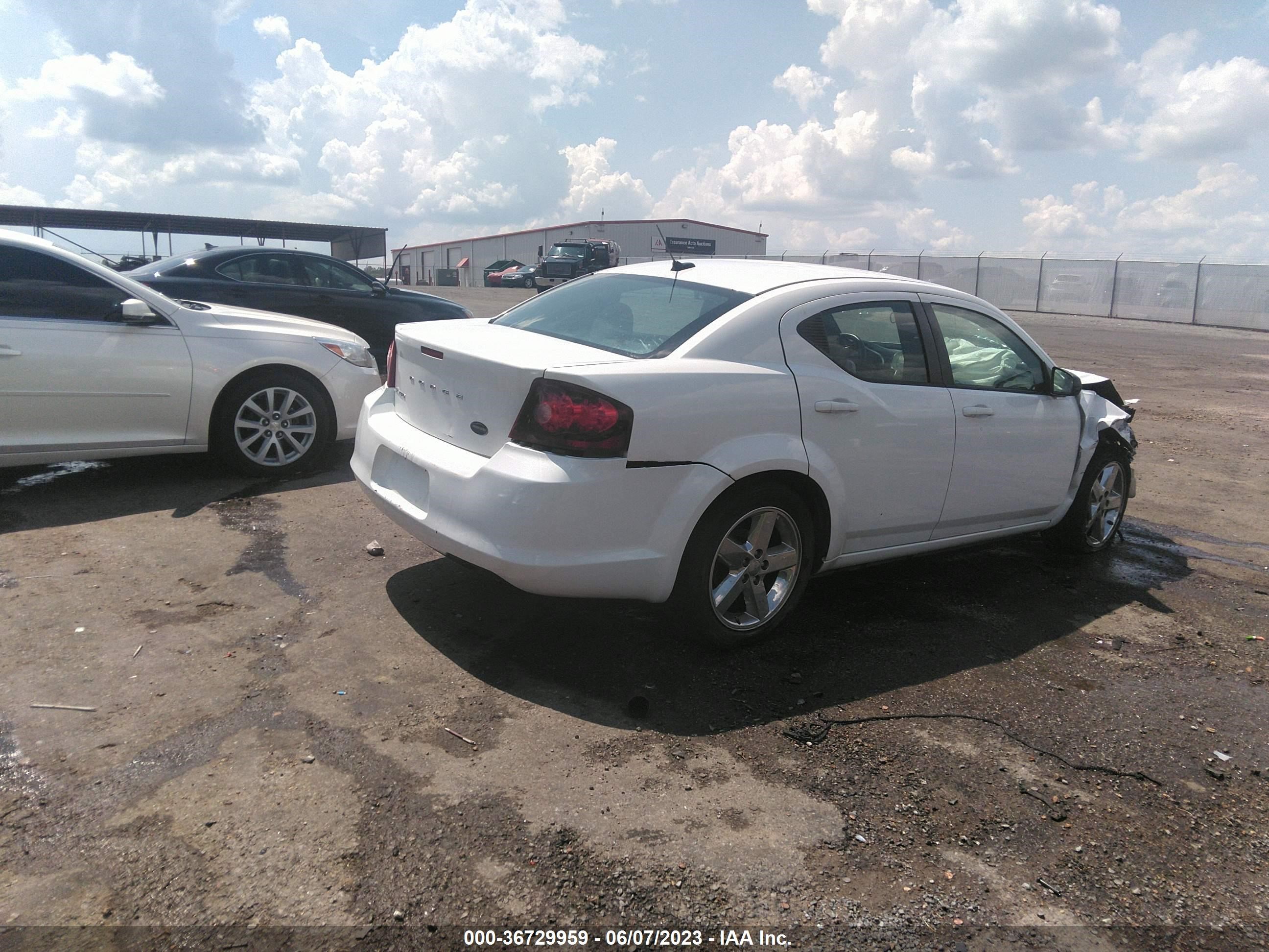 Photo 3 VIN: 1C3CDZAB4CN184151 - DODGE AVENGER 