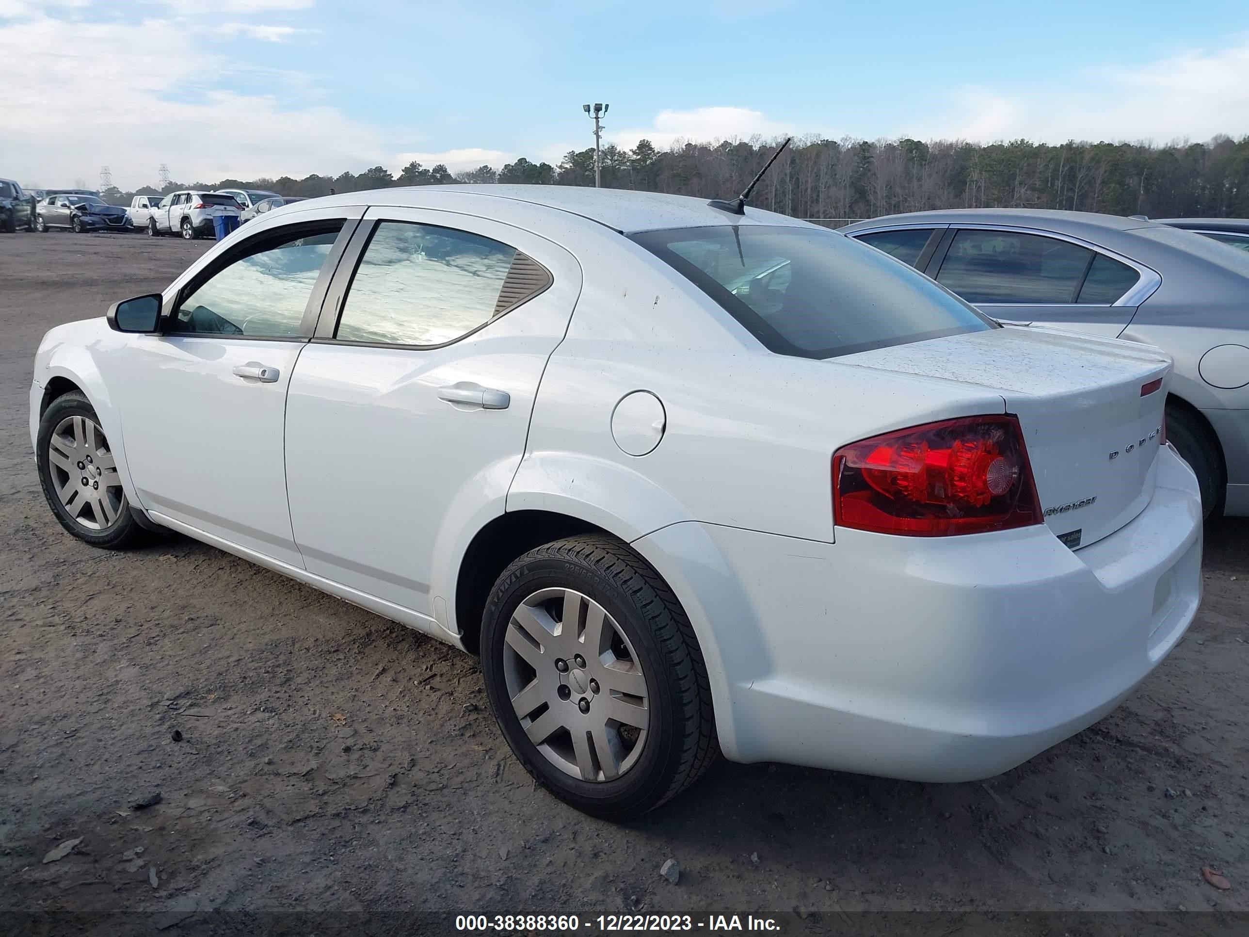 Photo 2 VIN: 1C3CDZABXCN110541 - DODGE AVENGER 