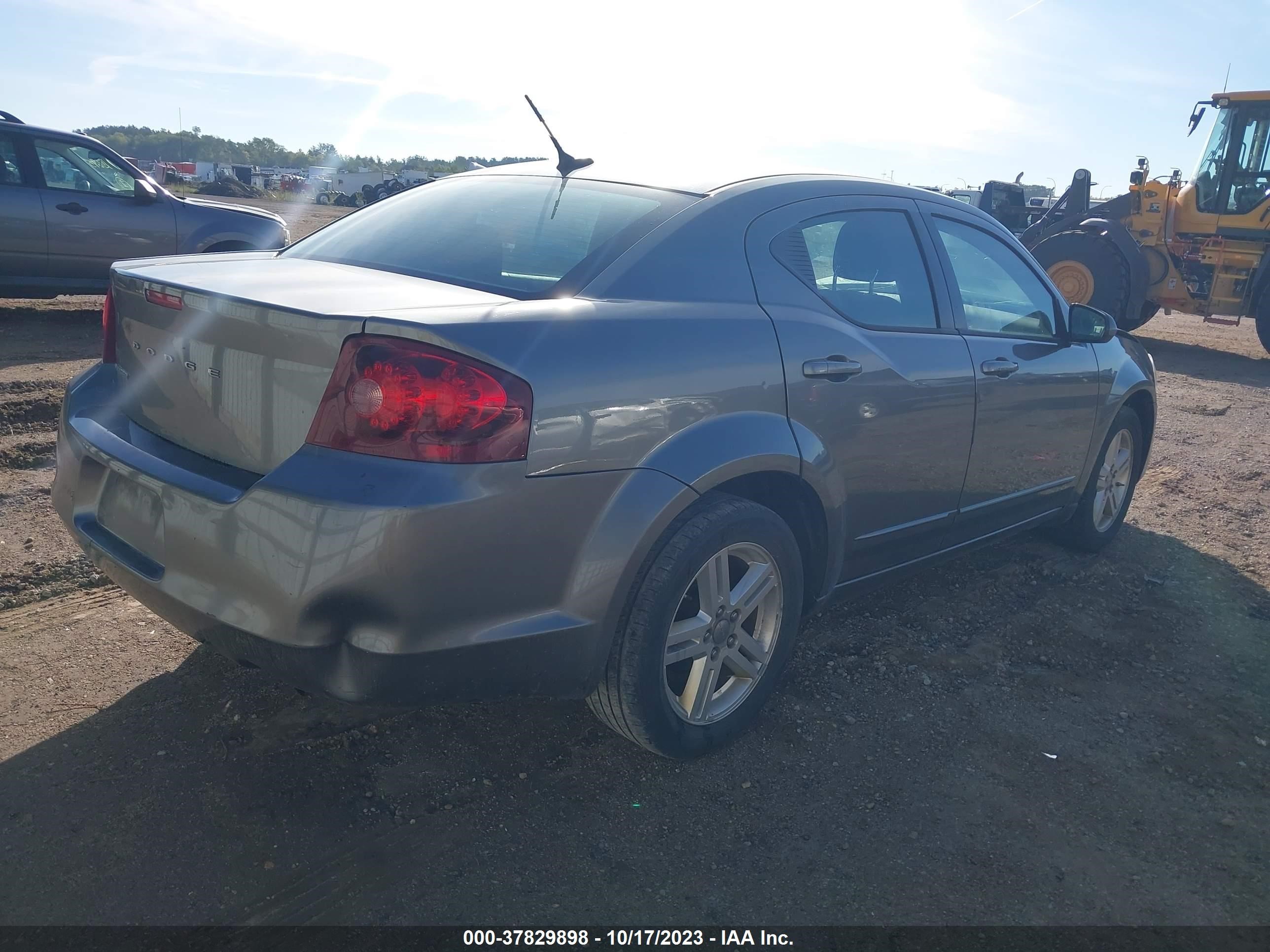 Photo 3 VIN: 1C3CDZCB2CN185165 - DODGE AVENGER 