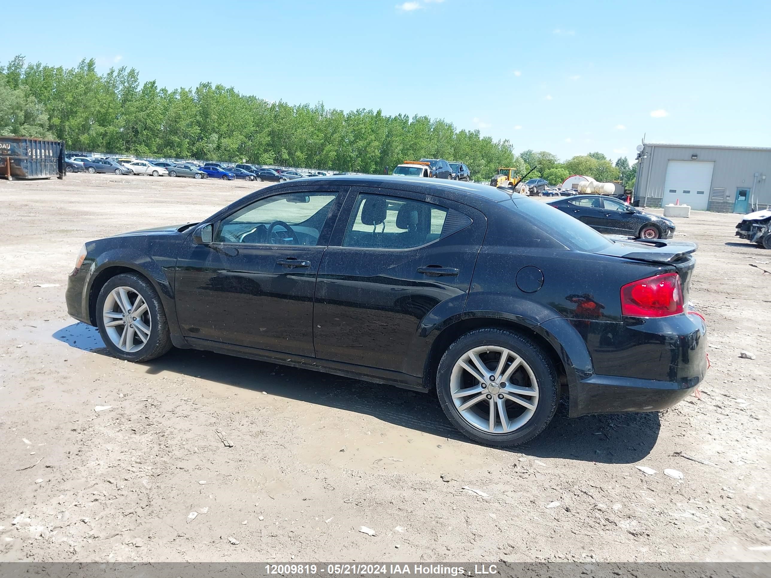 Photo 13 VIN: 1C3CDZCB3CN111821 - DODGE AVENGER 