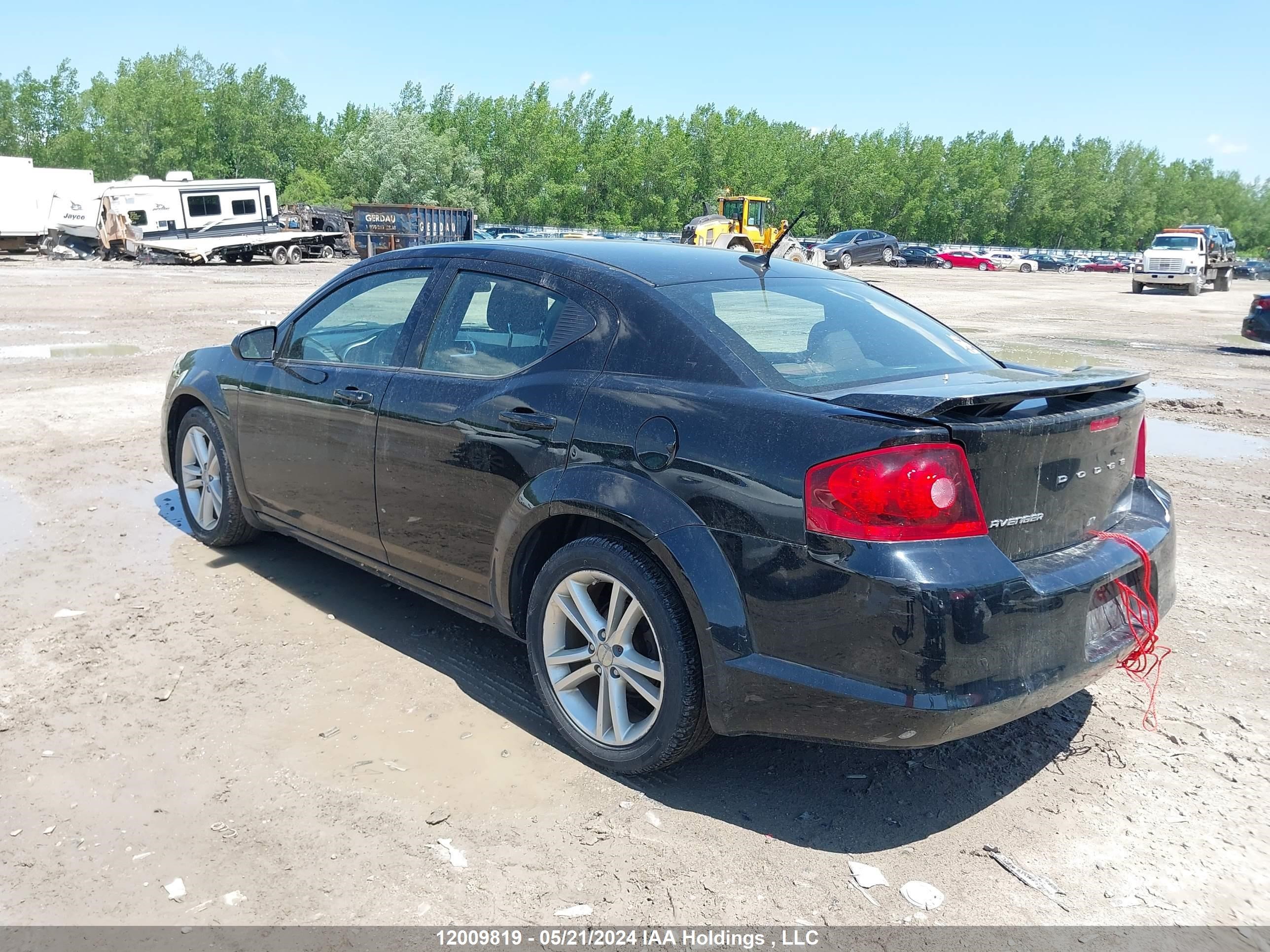 Photo 2 VIN: 1C3CDZCB3CN111821 - DODGE AVENGER 