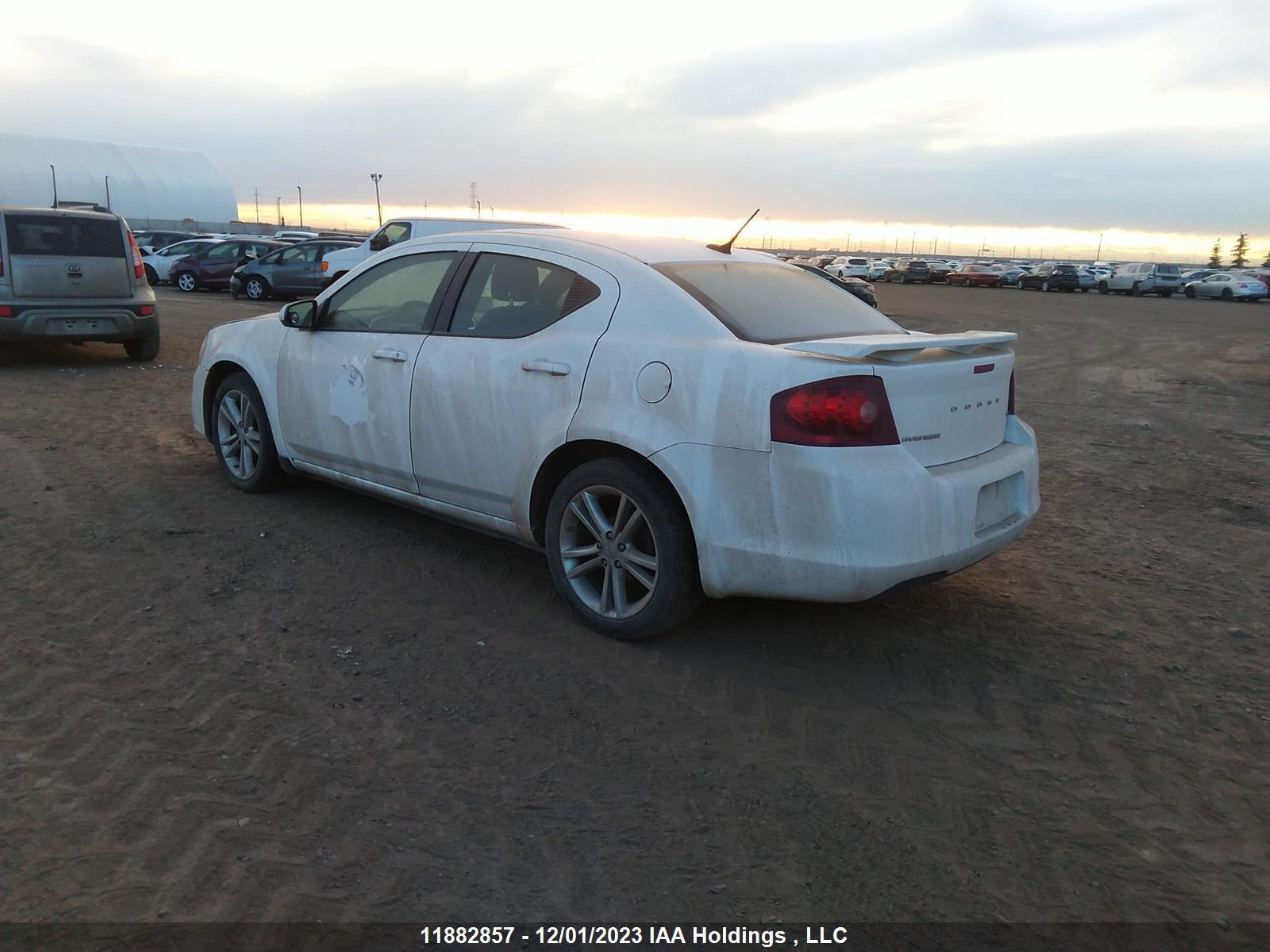 Photo 2 VIN: 1C3CDZCB3DN613178 - DODGE AVENGER 