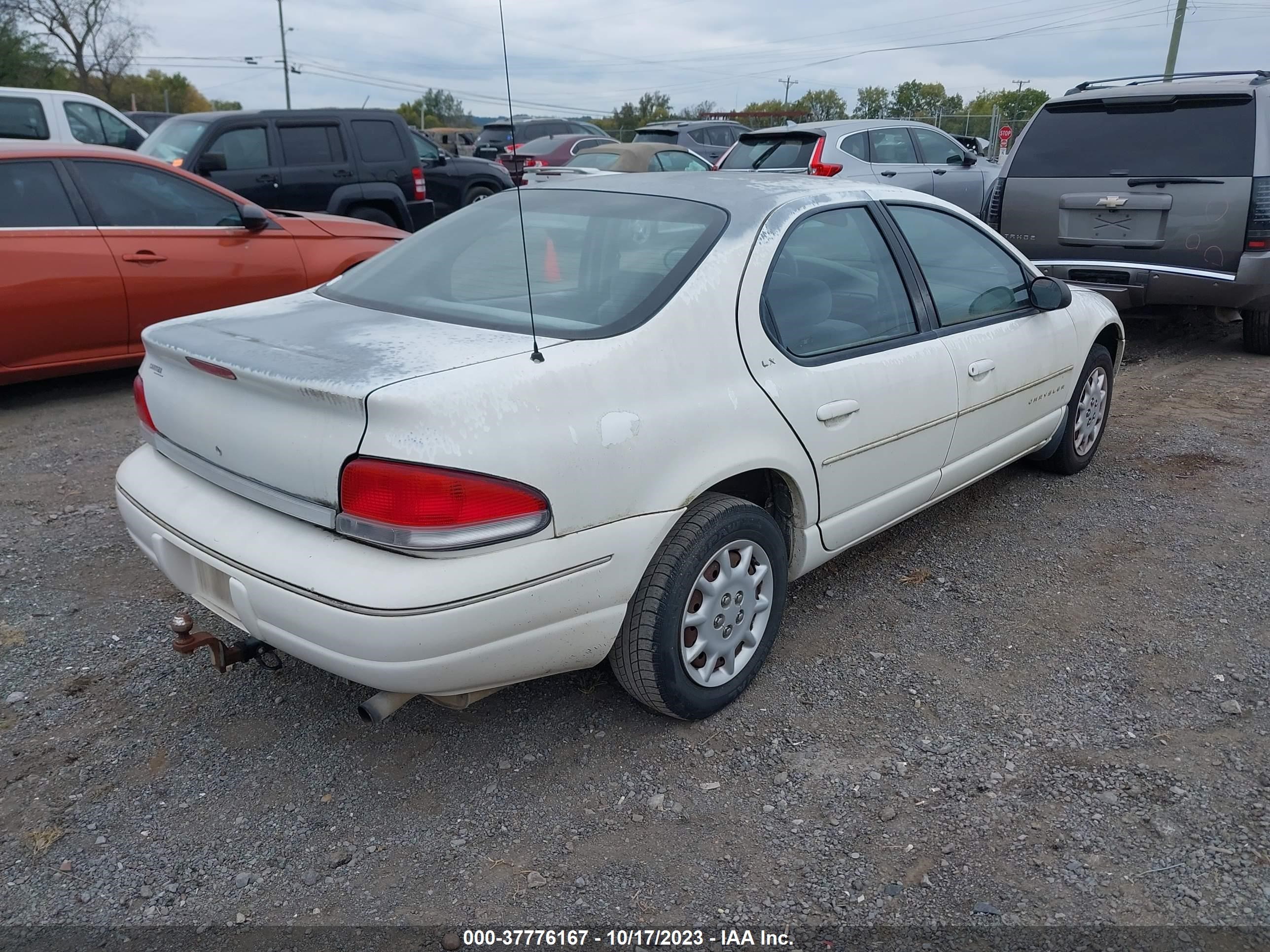 Photo 3 VIN: 1C3EJ46XXYN162719 - CHRYSLER CIRRUS 