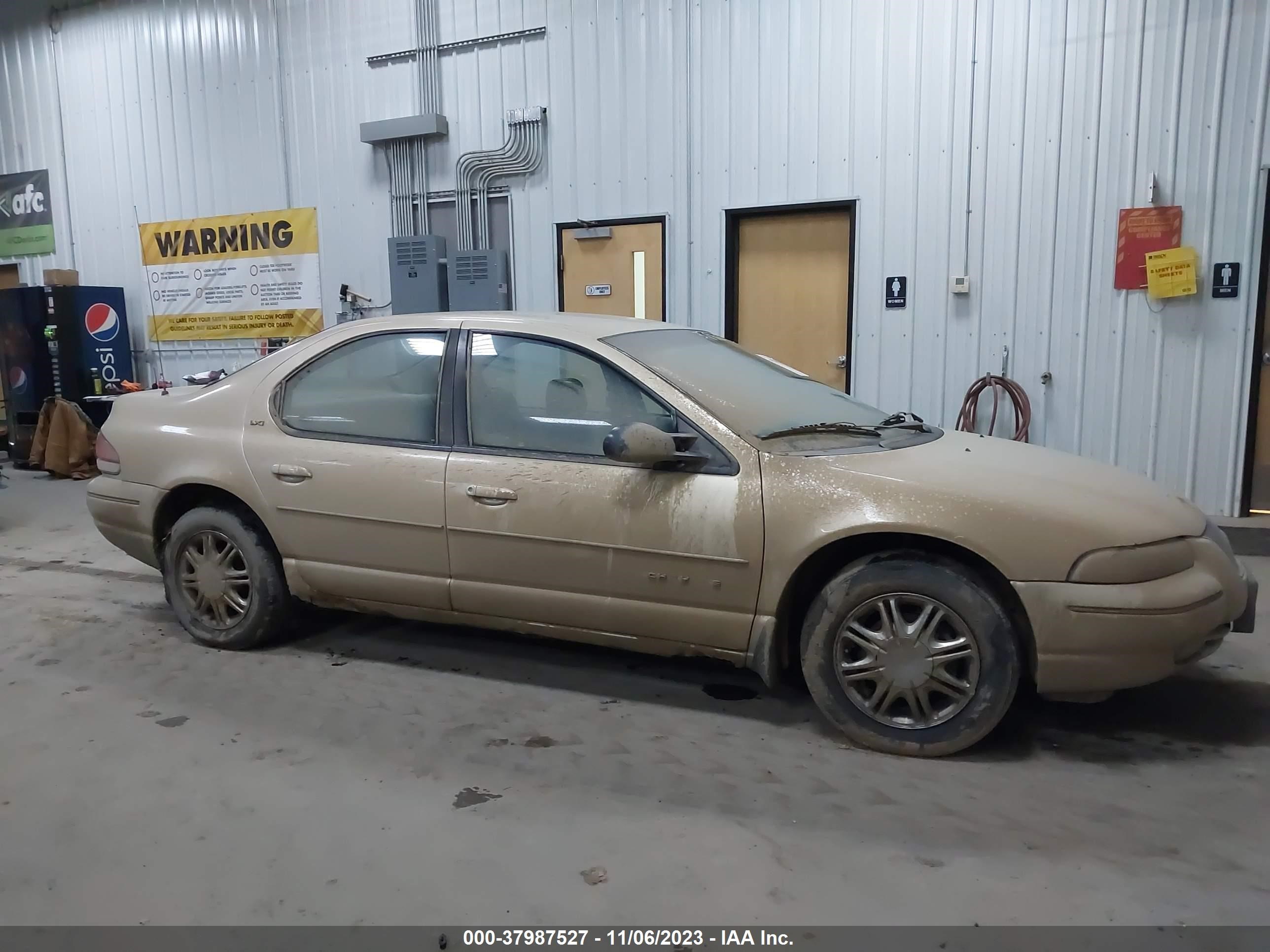 Photo 12 VIN: 1C3EJ56H3WN219144 - CHRYSLER CIRRUS 