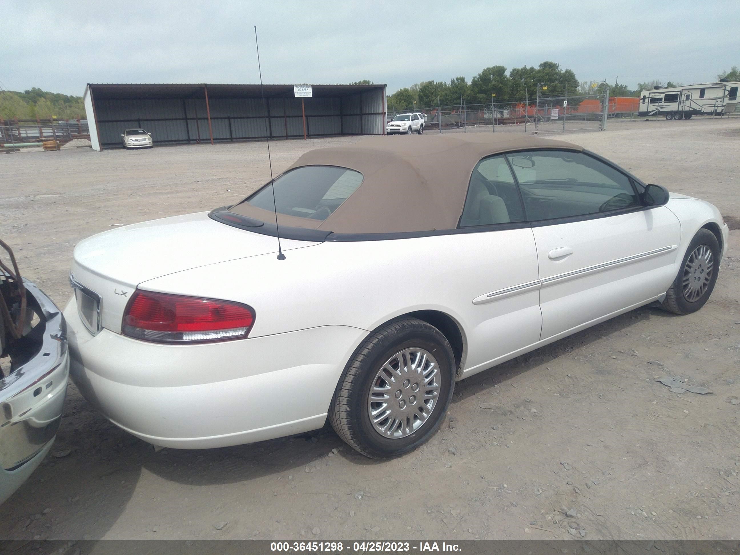 Photo 3 VIN: 1C3EL45R02N308002 - CHRYSLER SEBRING 