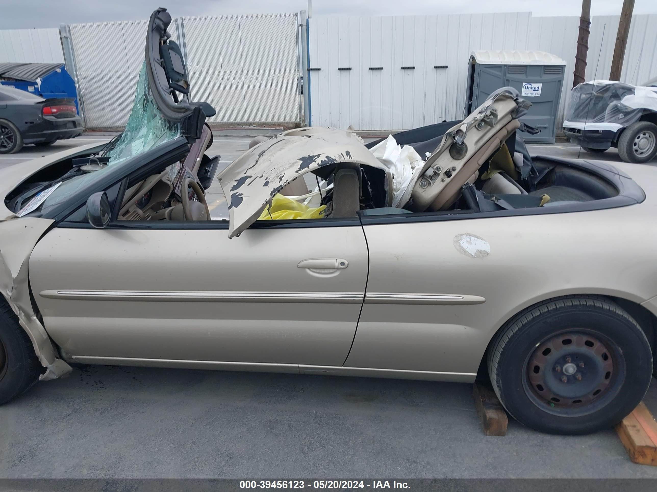 Photo 12 VIN: 1C3EL45R42N206153 - CHRYSLER SEBRING 