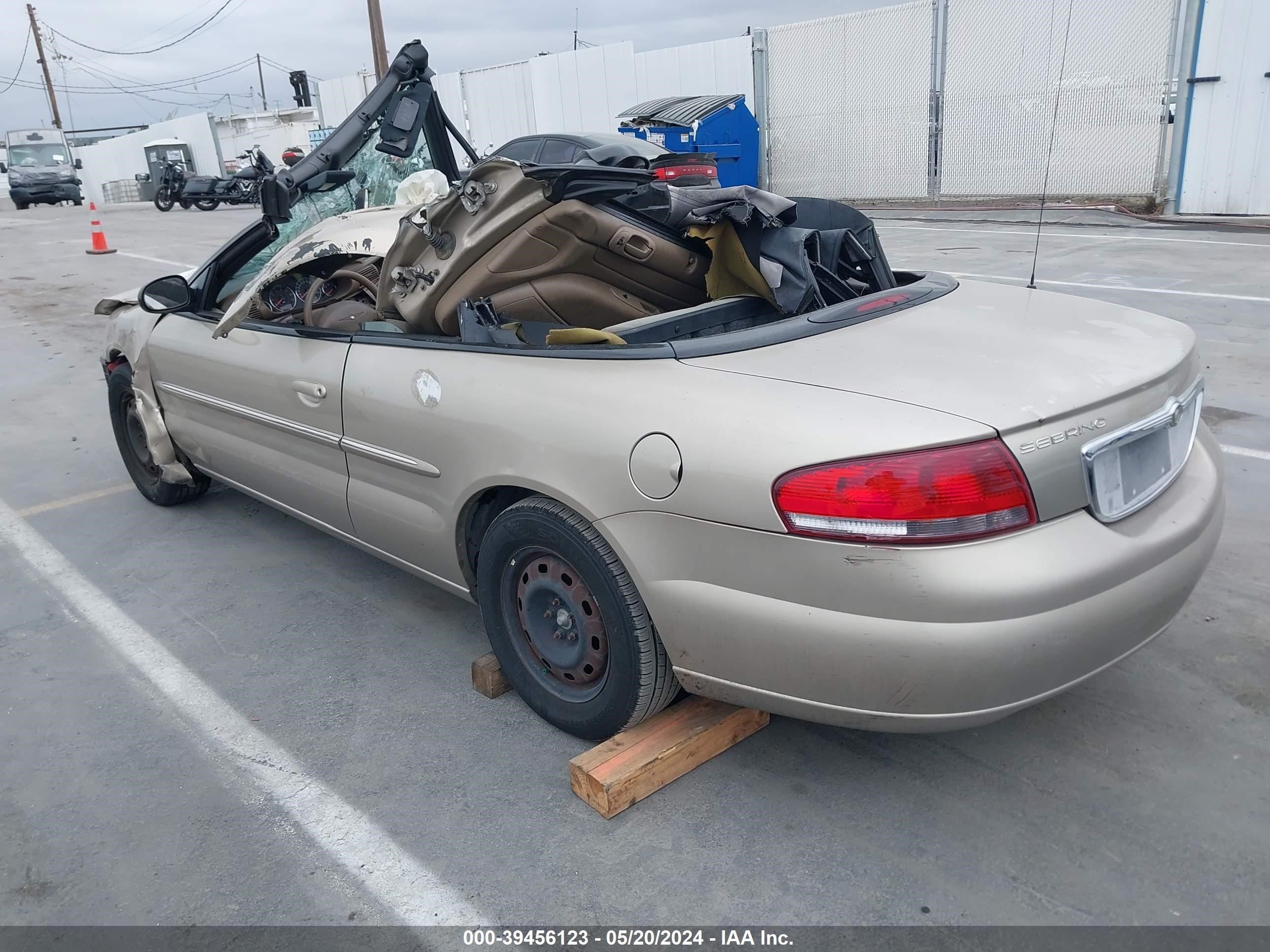 Photo 2 VIN: 1C3EL45R42N206153 - CHRYSLER SEBRING 