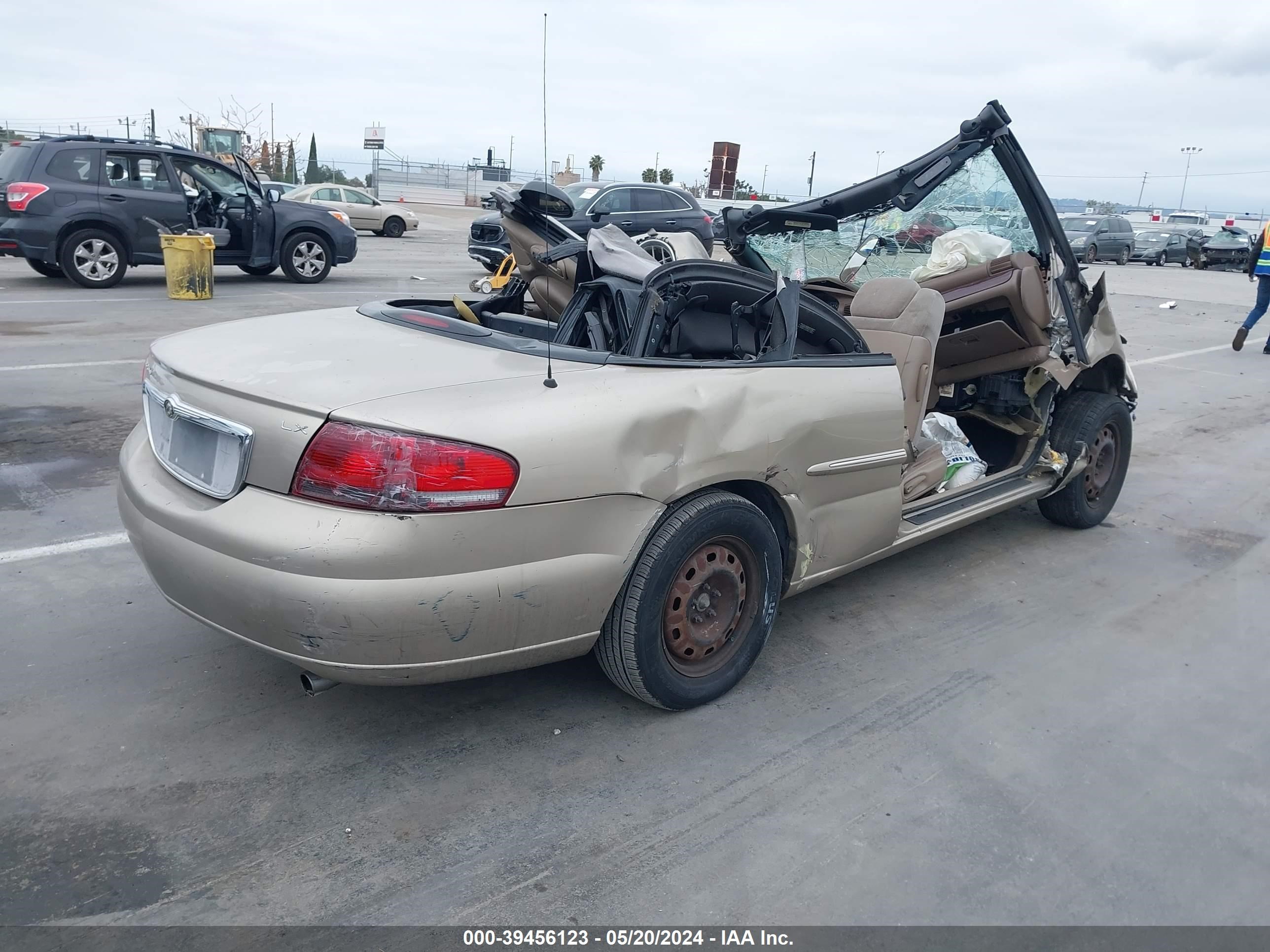 Photo 3 VIN: 1C3EL45R42N206153 - CHRYSLER SEBRING 