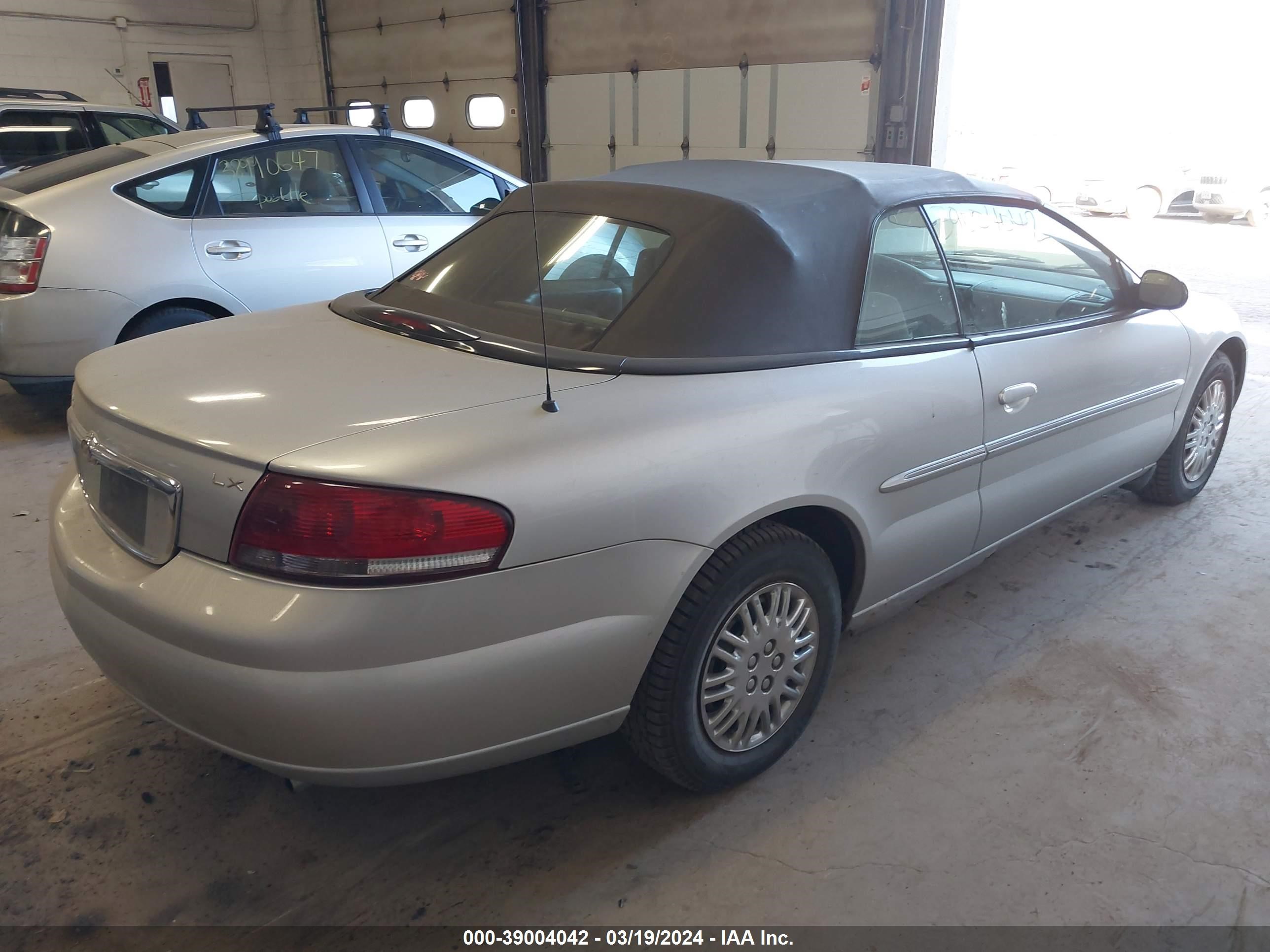 Photo 3 VIN: 1C3EL45R82N279008 - CHRYSLER SEBRING 