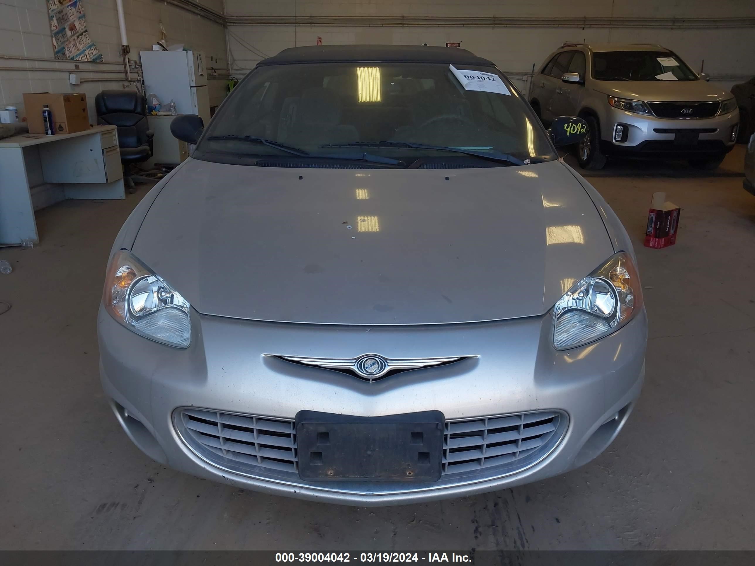 Photo 5 VIN: 1C3EL45R82N279008 - CHRYSLER SEBRING 