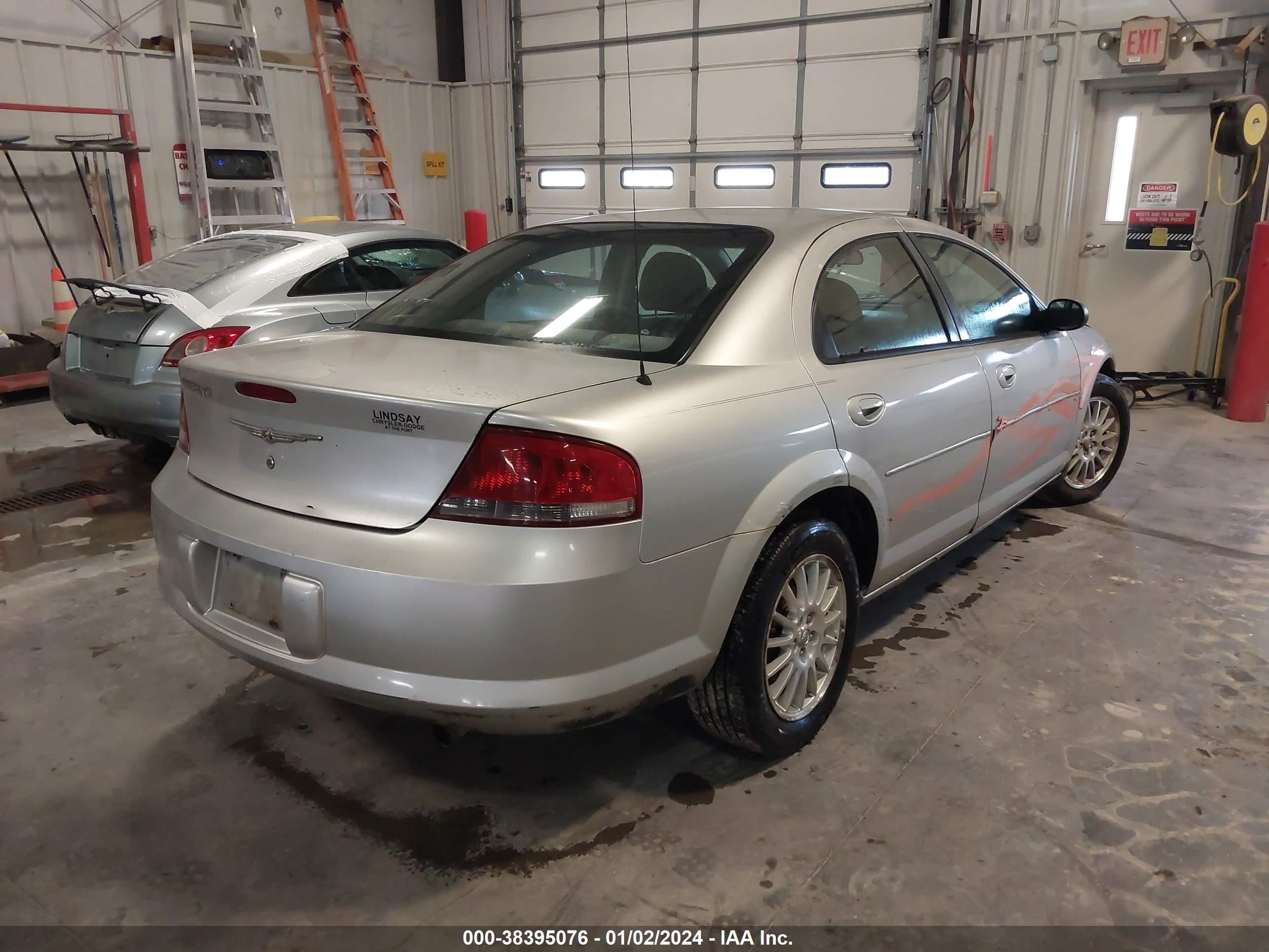 Photo 3 VIN: 1C3EL46X15N576297 - CHRYSLER SEBRING 