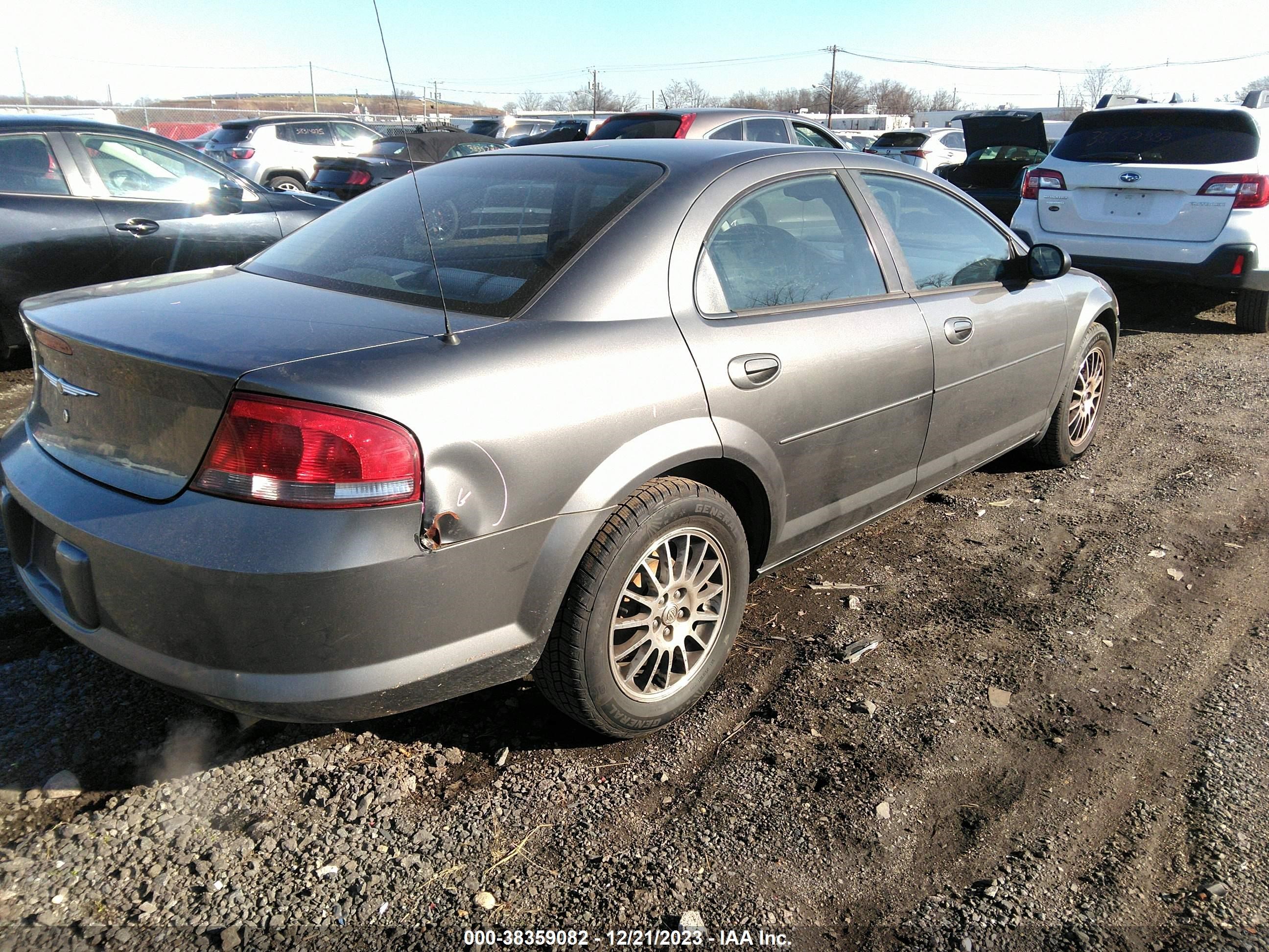 Photo 3 VIN: 1C3EL46X75N581052 - CHRYSLER SEBRING 