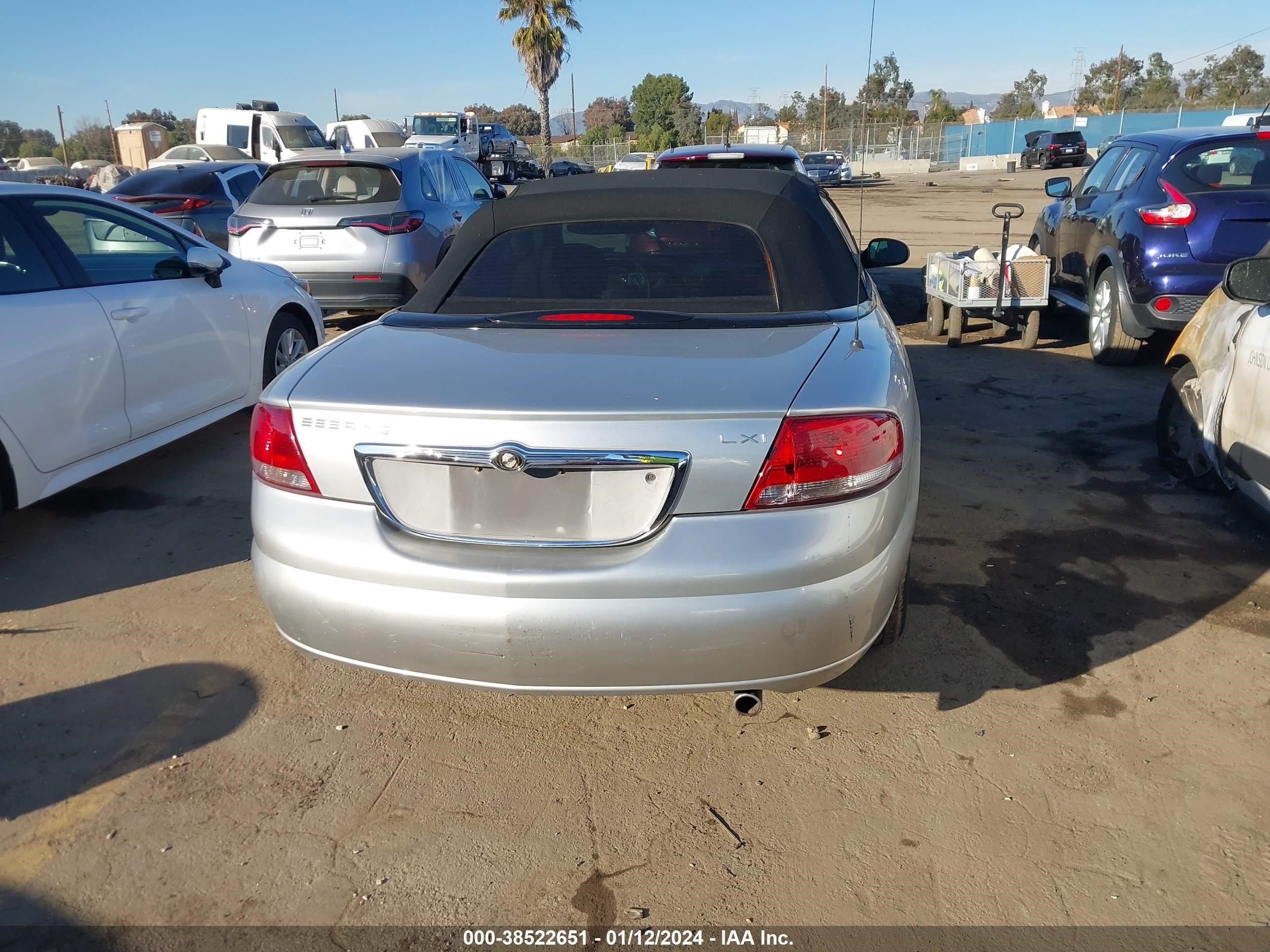 Photo 15 VIN: 1C3EL55R52N300838 - CHRYSLER SEBRING 