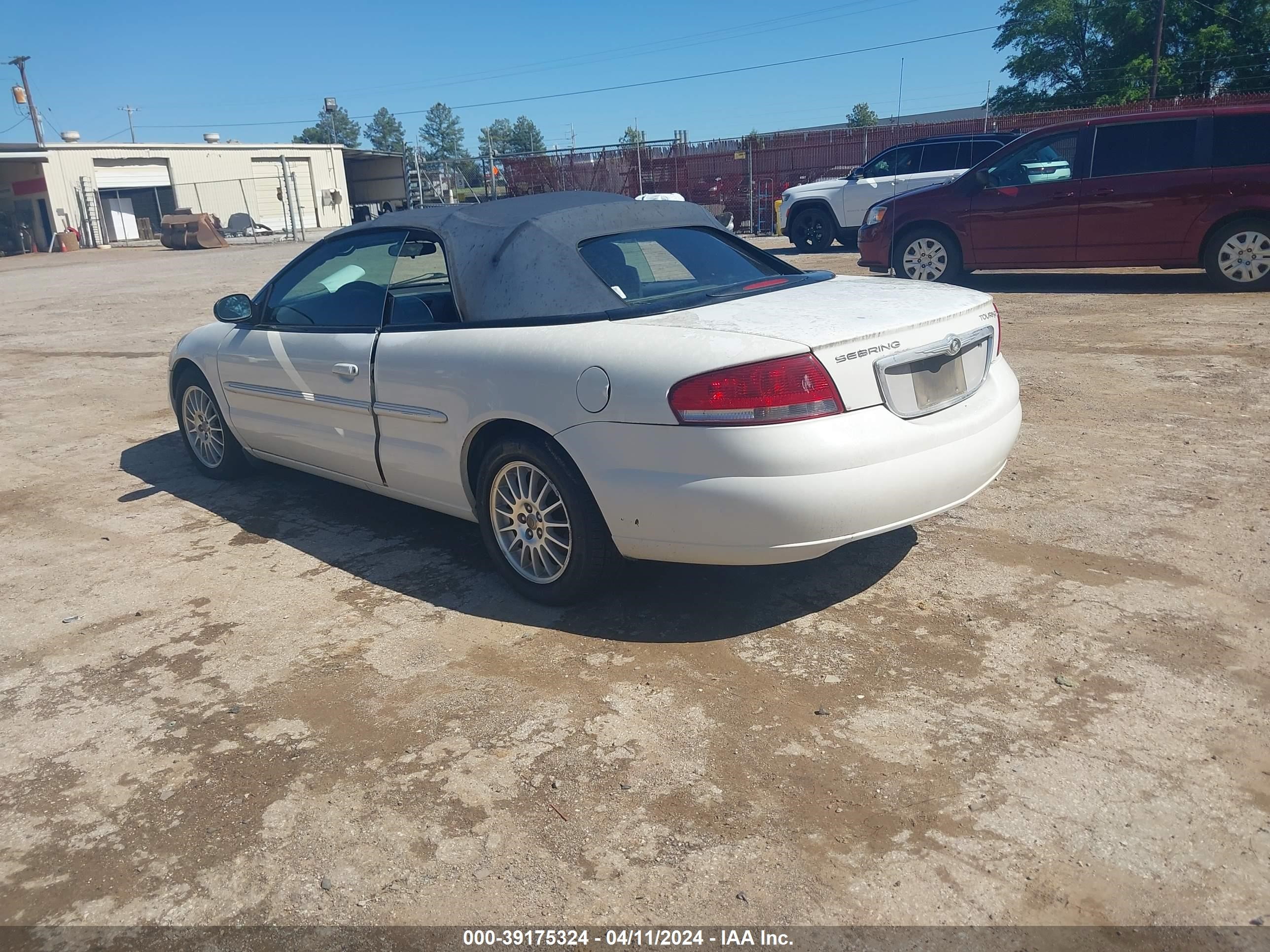 Photo 2 VIN: 1C3EL55R94N384925 - CHRYSLER SEBRING 