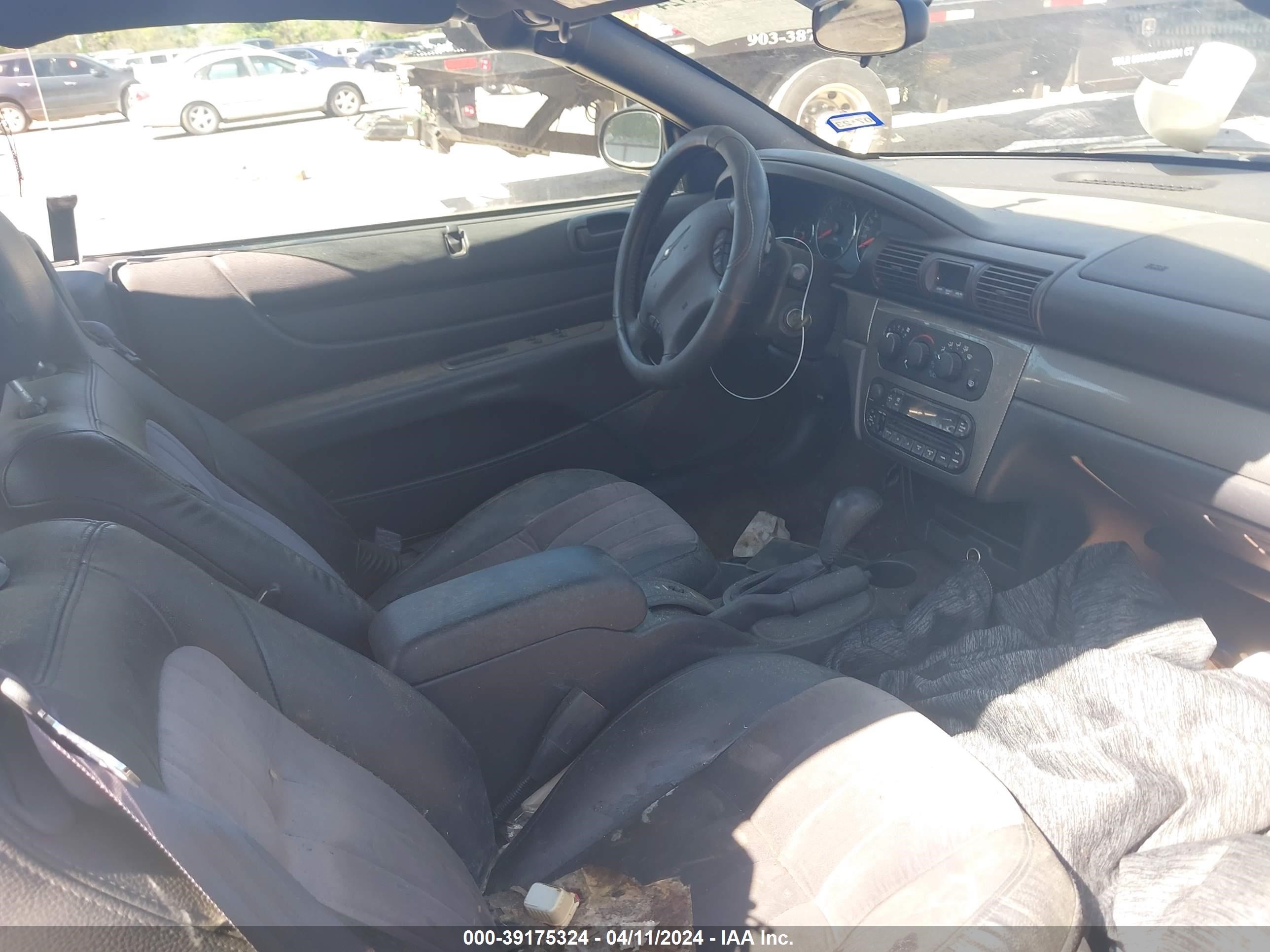 Photo 4 VIN: 1C3EL55R94N384925 - CHRYSLER SEBRING 