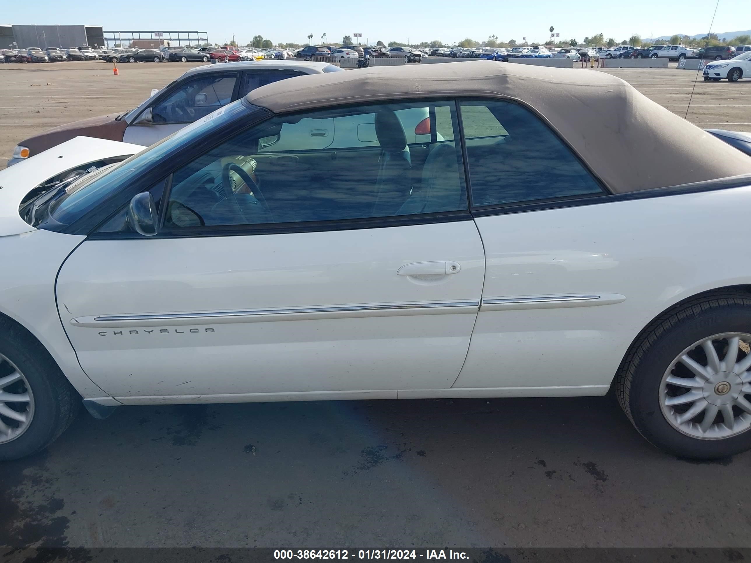 Photo 13 VIN: 1C3EL55U61N557882 - CHRYSLER SEBRING 