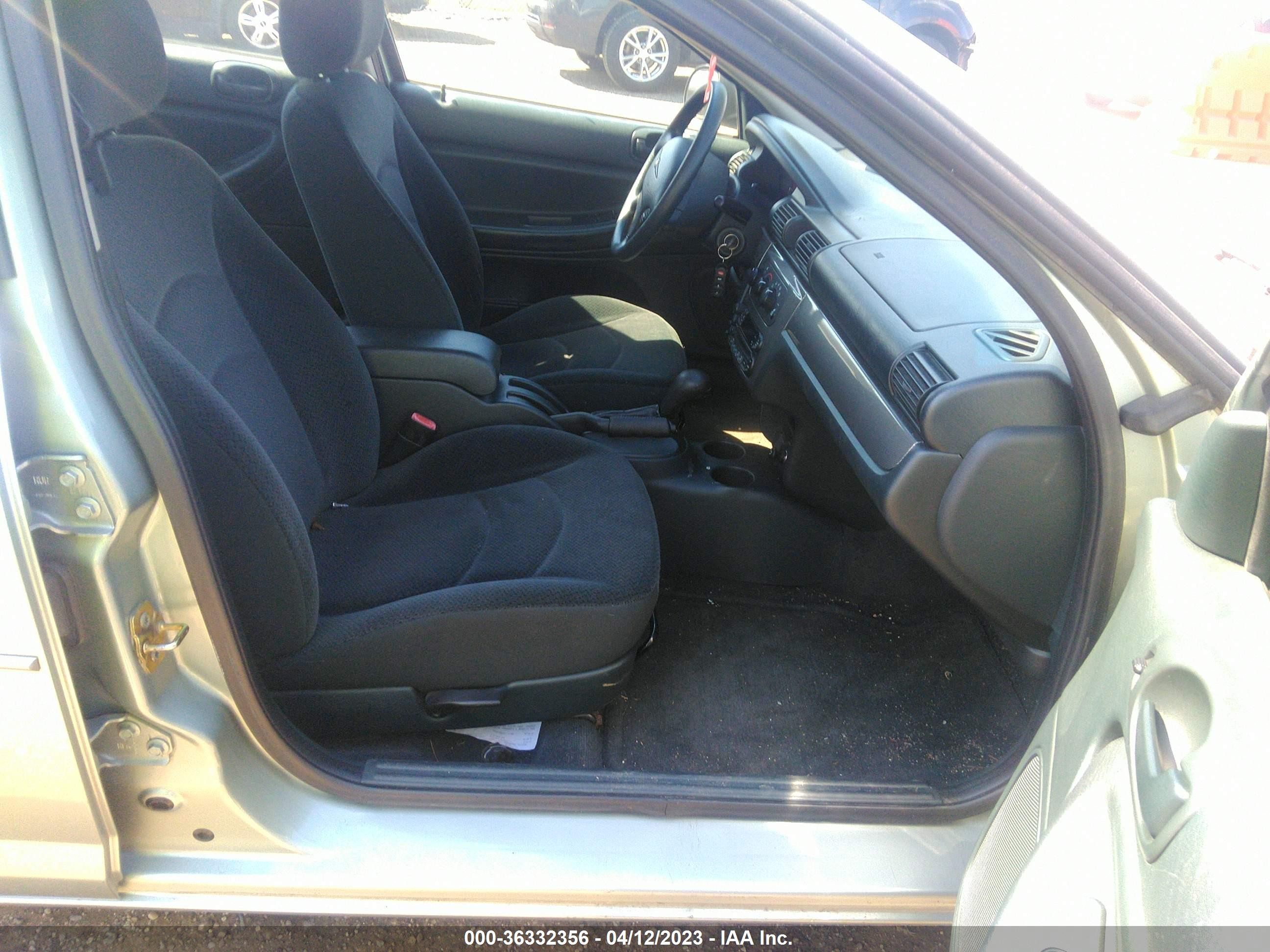 Photo 4 VIN: 1C3EL56R34N394767 - CHRYSLER SEBRING 