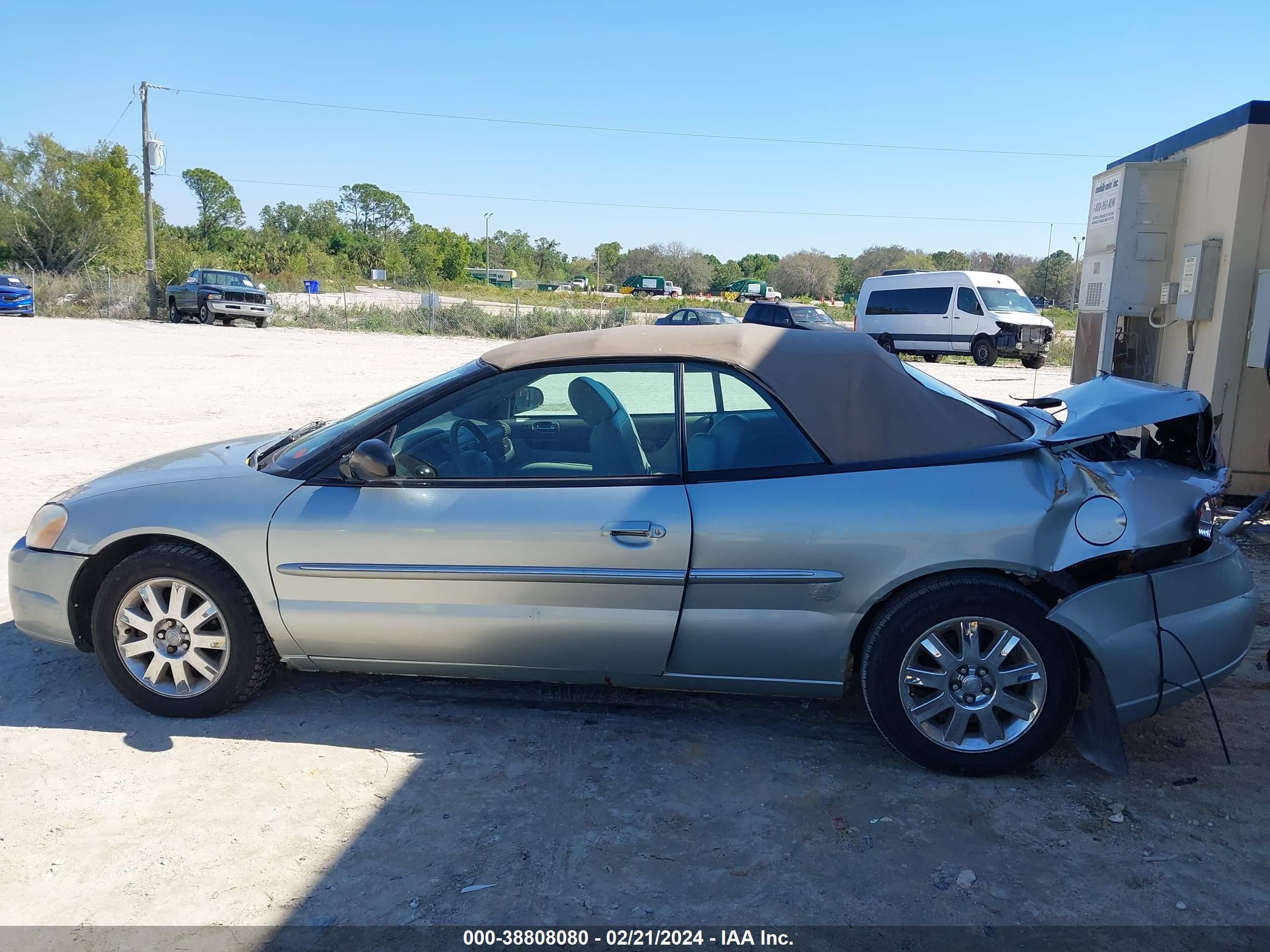 Photo 13 VIN: 1C3EL65R34N164783 - CHRYSLER SEBRING 