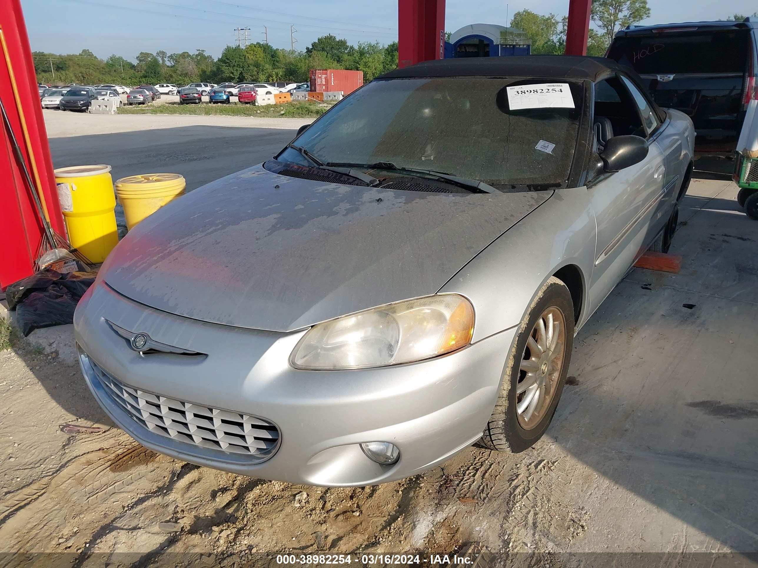 Photo 1 VIN: 1C3EL65R42N256384 - CHRYSLER SEBRING 