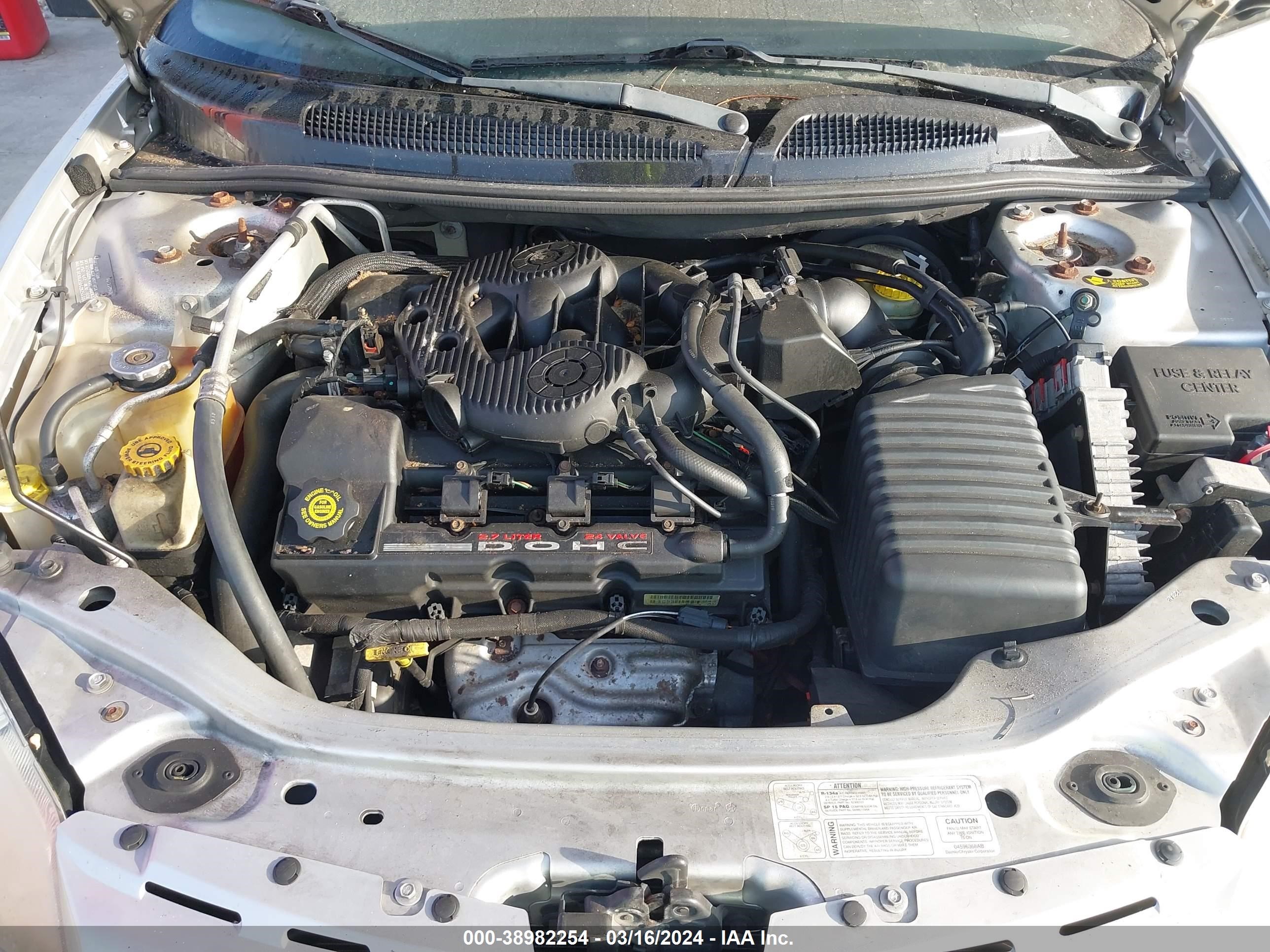 Photo 9 VIN: 1C3EL65R42N256384 - CHRYSLER SEBRING 