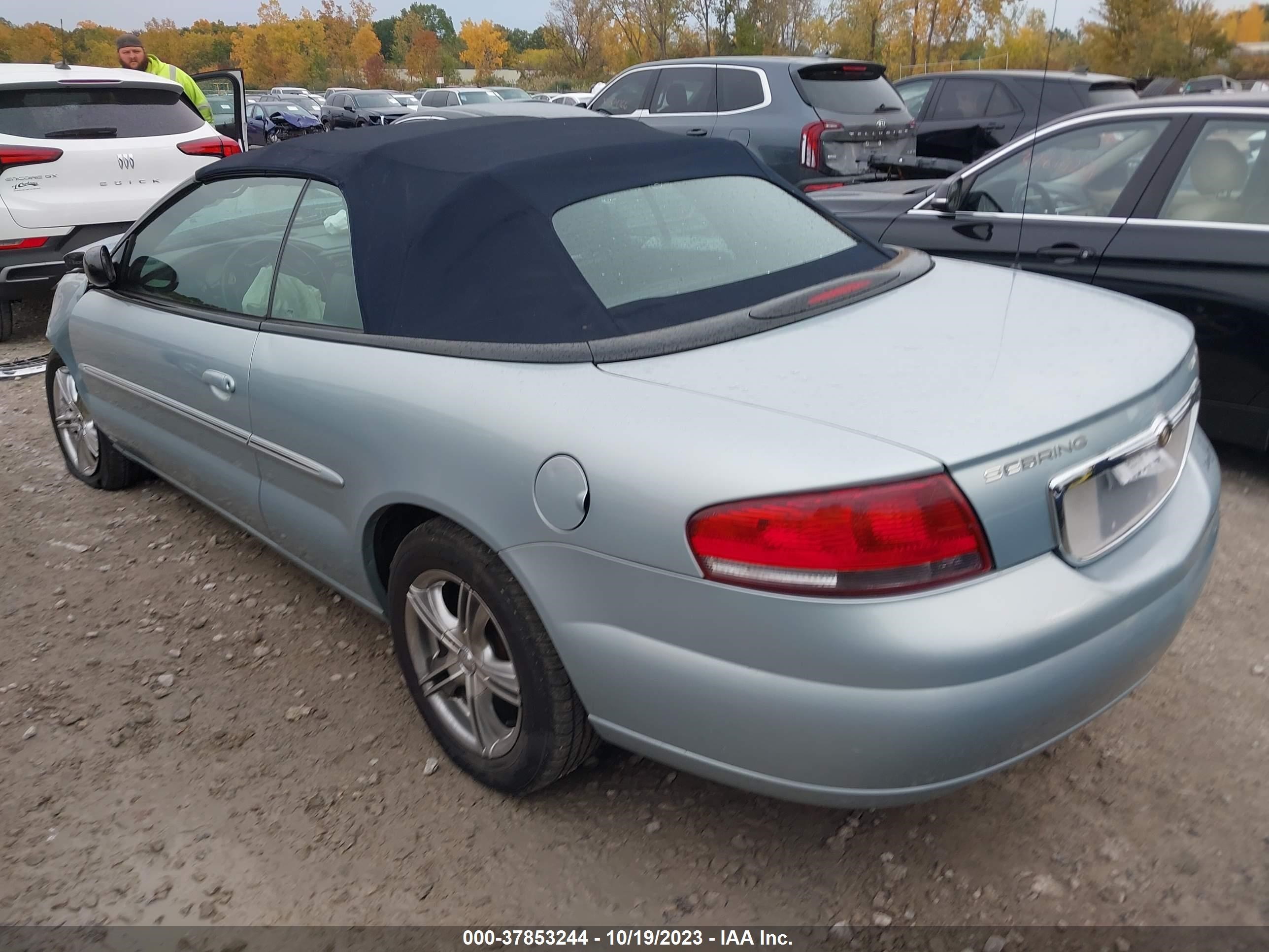 Photo 2 VIN: 1C3EL65R72N300989 - CHRYSLER SEBRING 