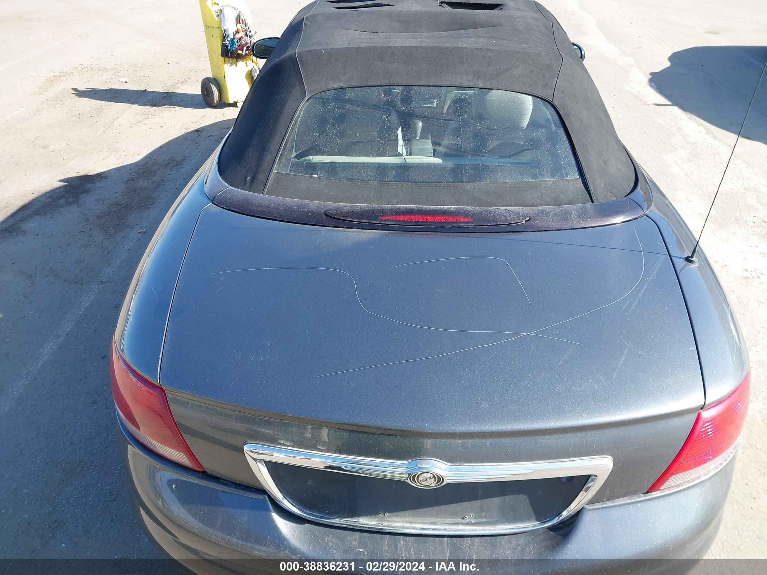 Photo 13 VIN: 1C3EL65R85N705571 - CHRYSLER SEBRING 