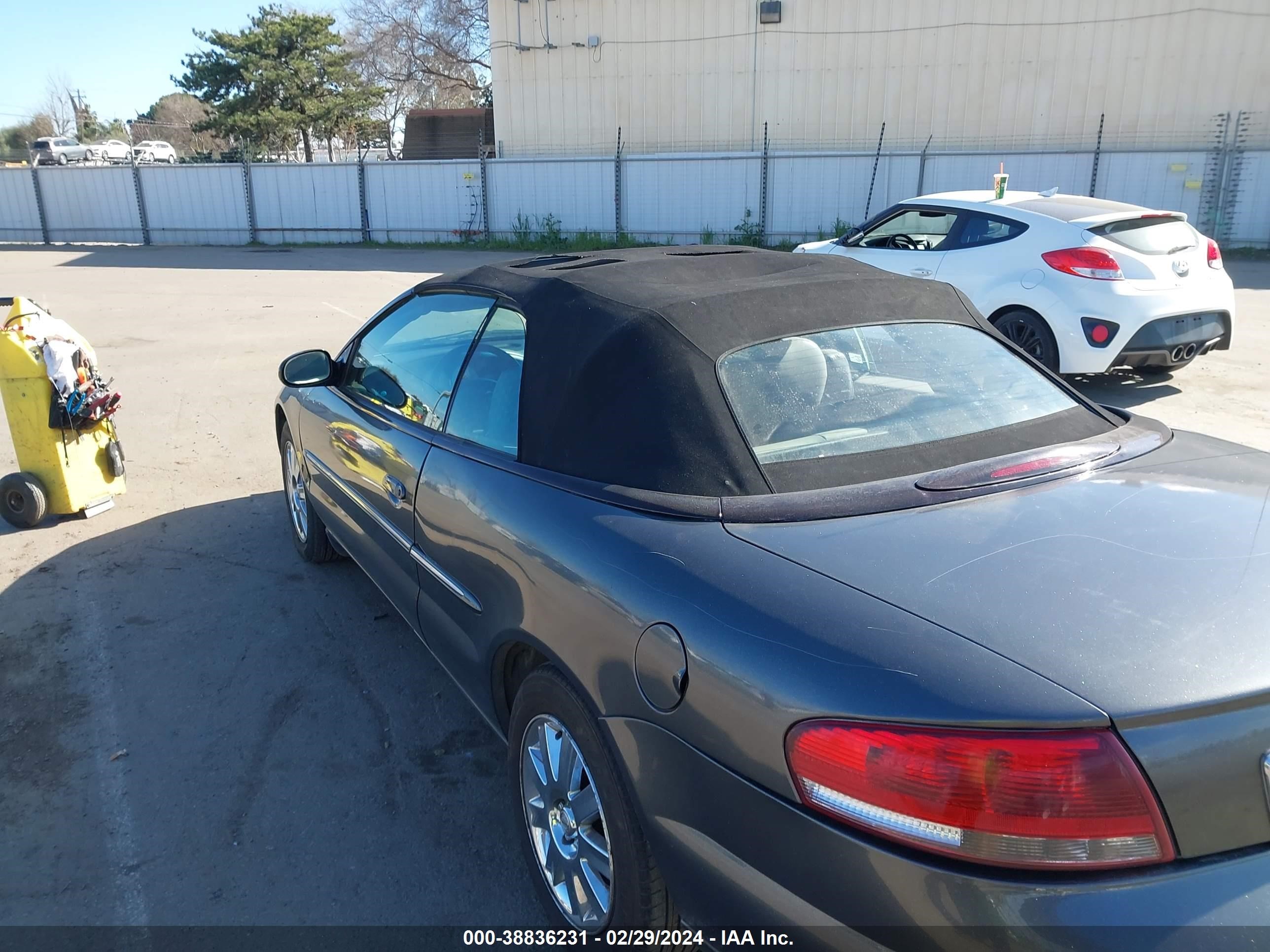 Photo 14 VIN: 1C3EL65R85N705571 - CHRYSLER SEBRING 