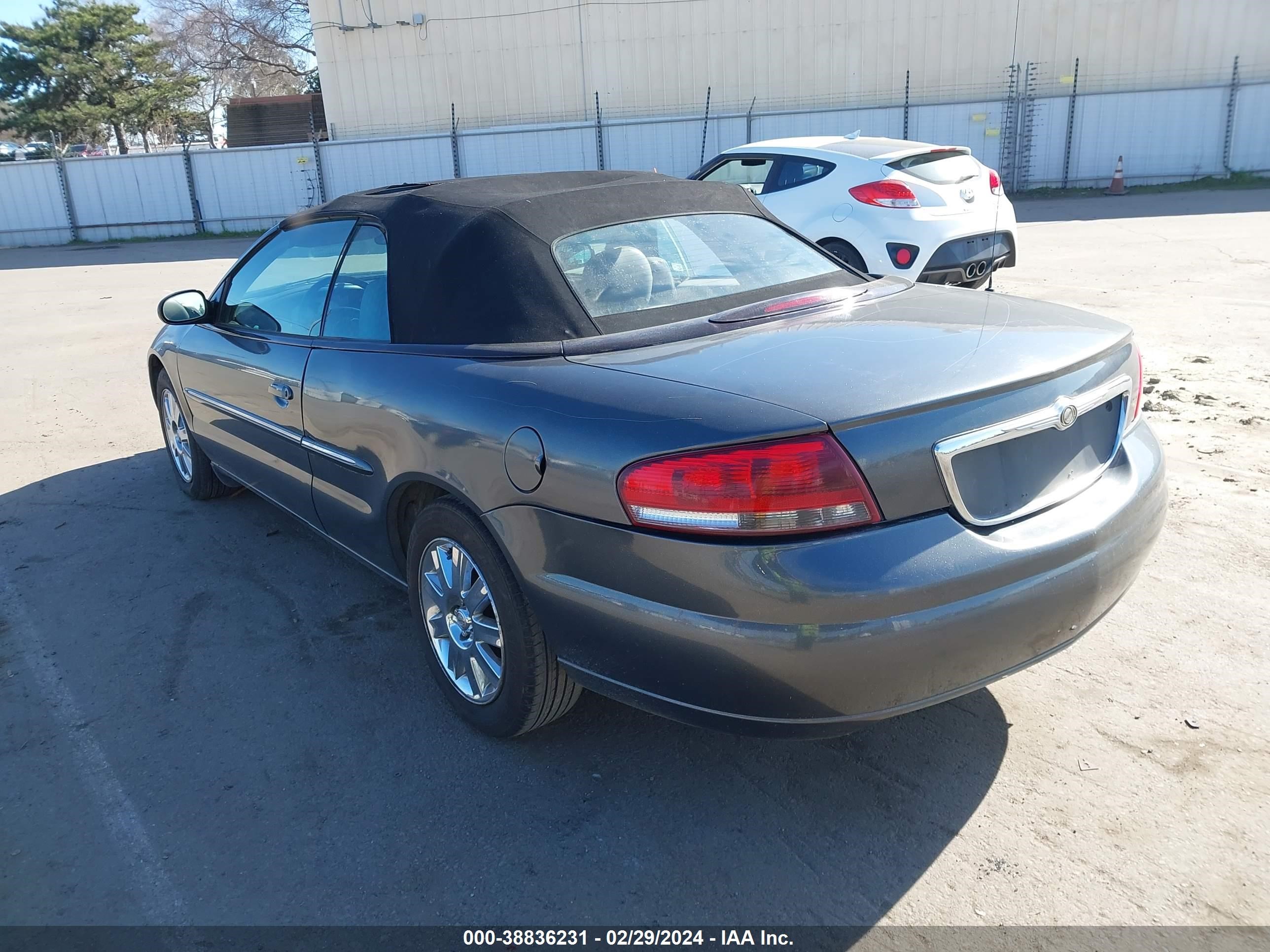 Photo 2 VIN: 1C3EL65R85N705571 - CHRYSLER SEBRING 