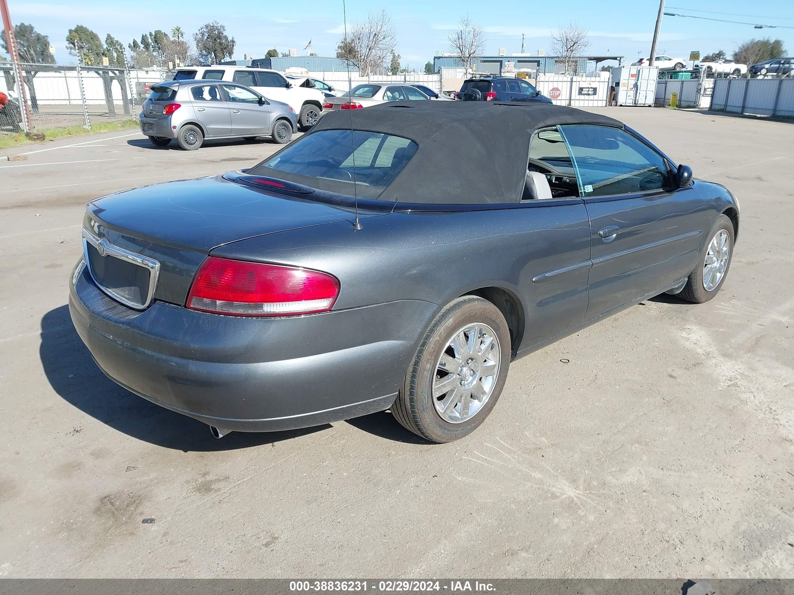 Photo 3 VIN: 1C3EL65R85N705571 - CHRYSLER SEBRING 