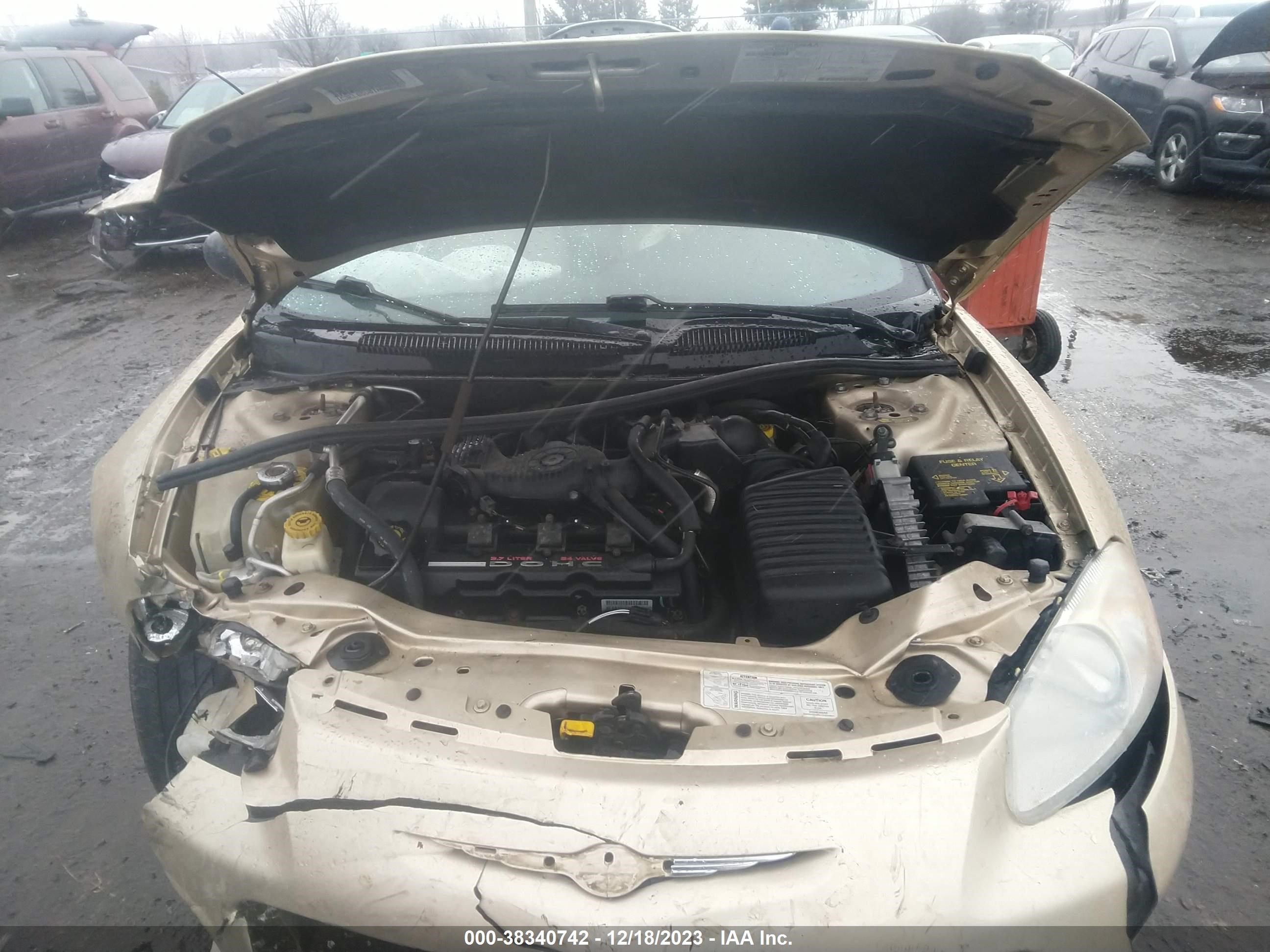 Photo 9 VIN: 1C3EL65U01N586283 - CHRYSLER SEBRING 