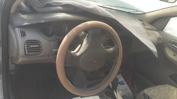 Photo 11 VIN: 1C3ES66C25D217218 - CHRYSLER NEON 