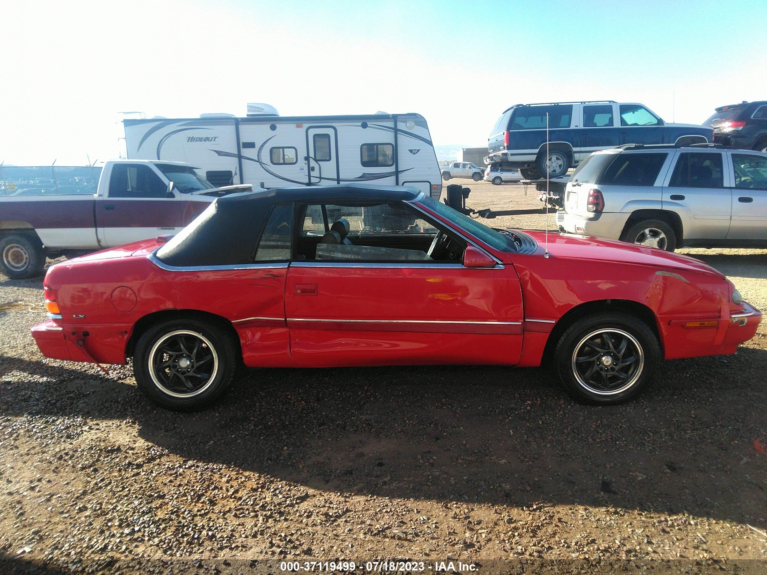 Photo 13 VIN: 1C3EU4538SF532427 - CHRYSLER LE BARON 