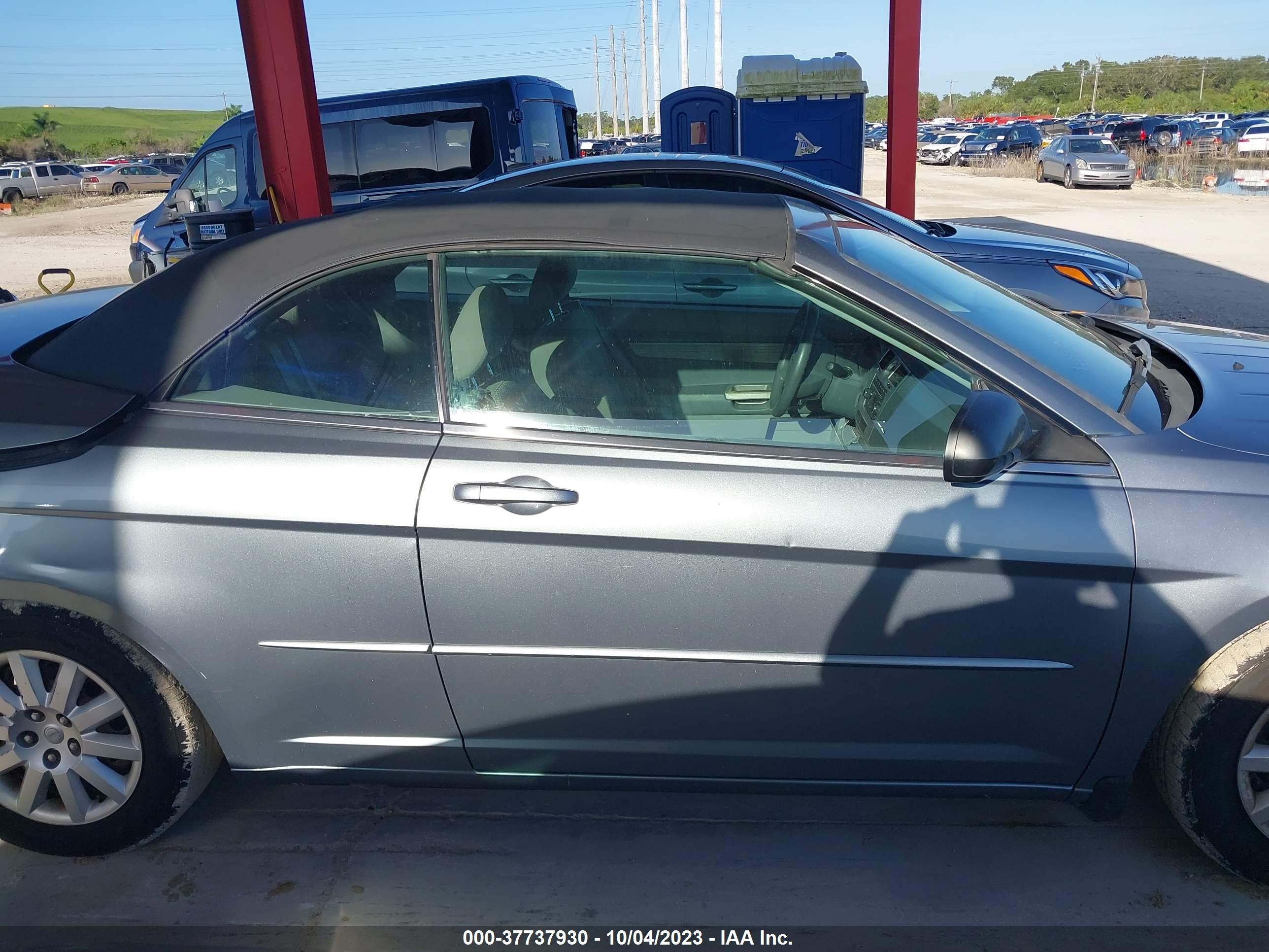 Photo 12 VIN: 1C3LC45K28N170966 - CHRYSLER SEBRING 