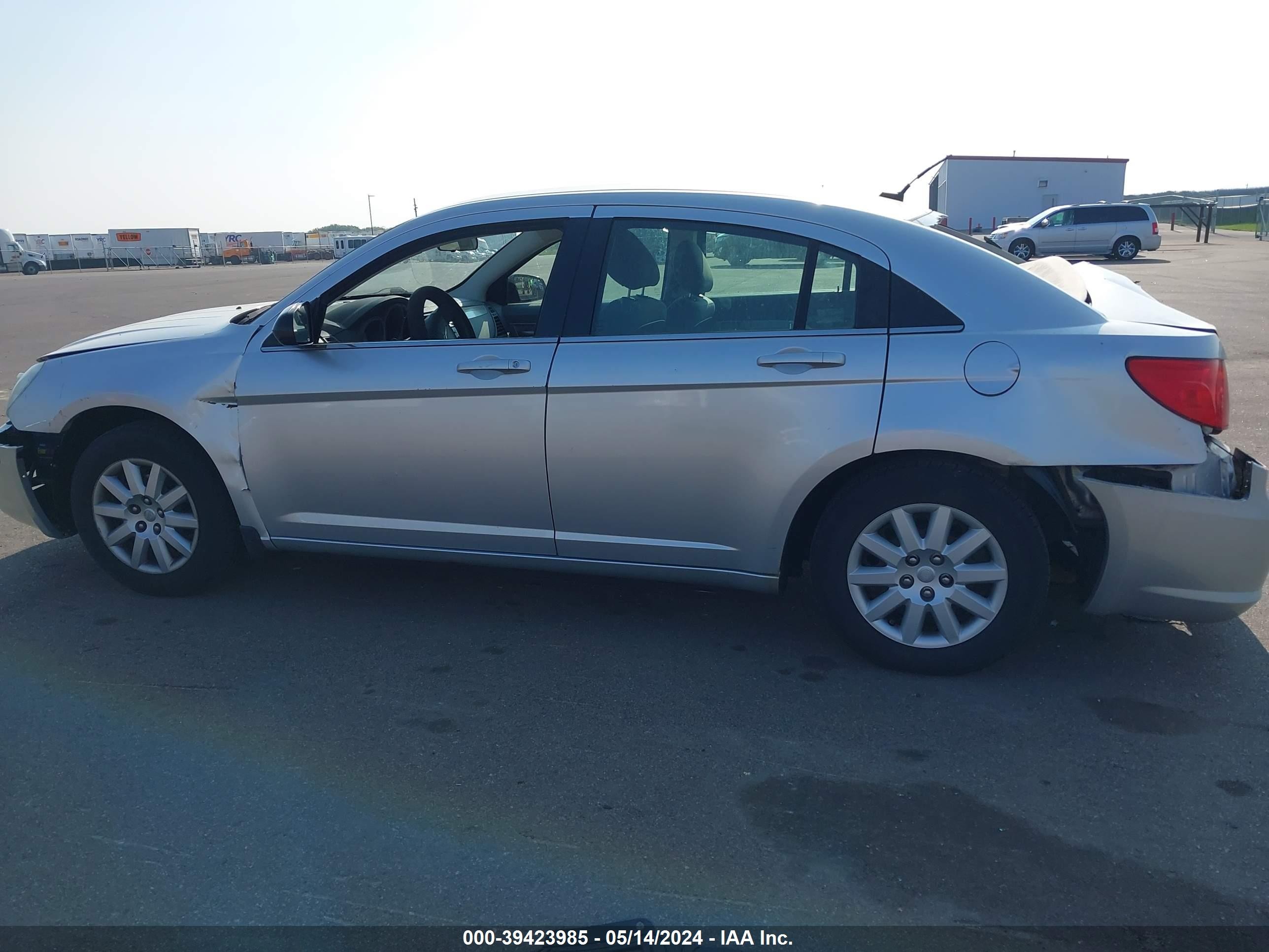 Photo 13 VIN: 1C3LC46K28N287588 - CHRYSLER SEBRING 