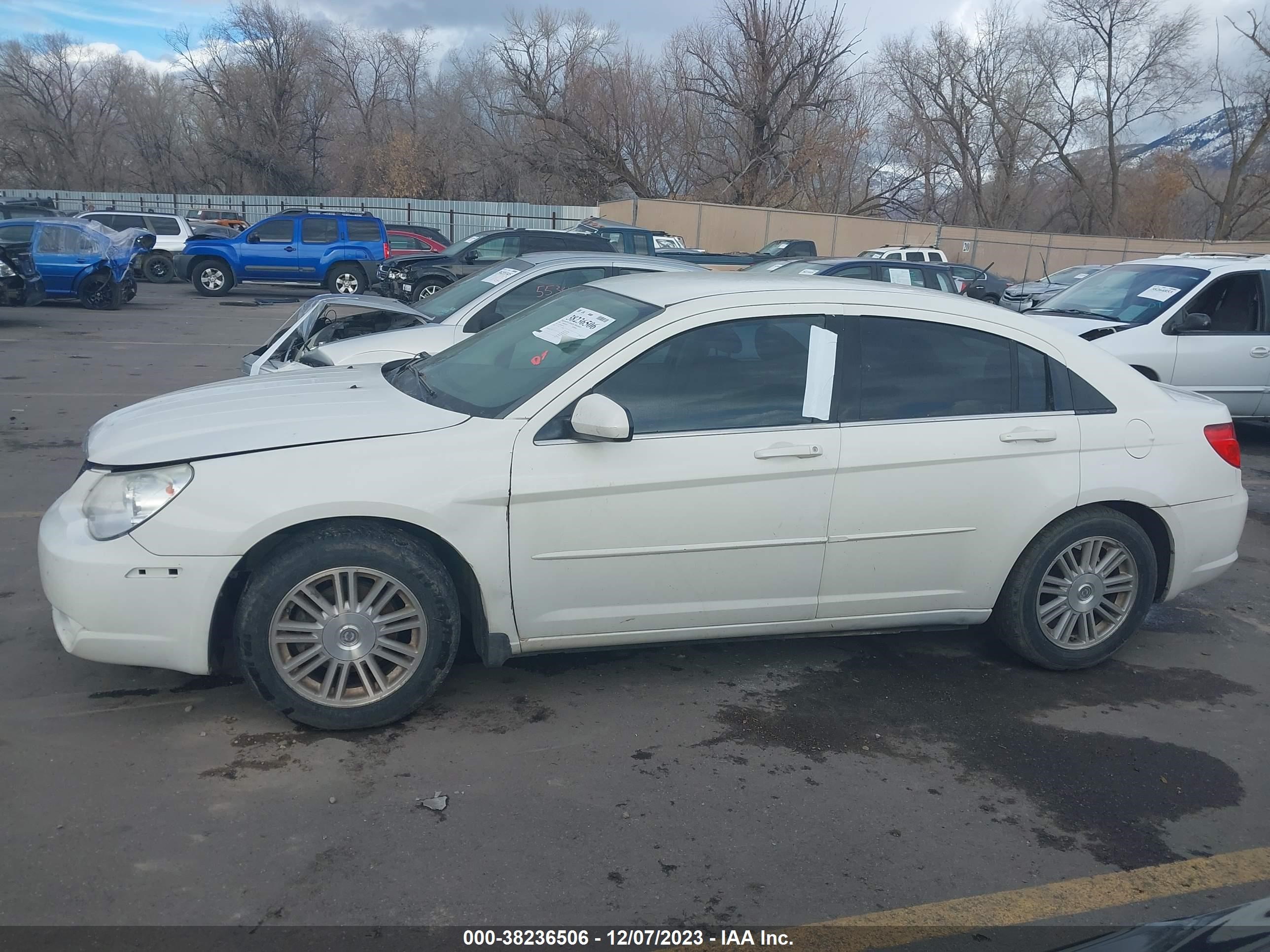 Photo 13 VIN: 1C3LC56R28N226454 - CHRYSLER SEBRING 