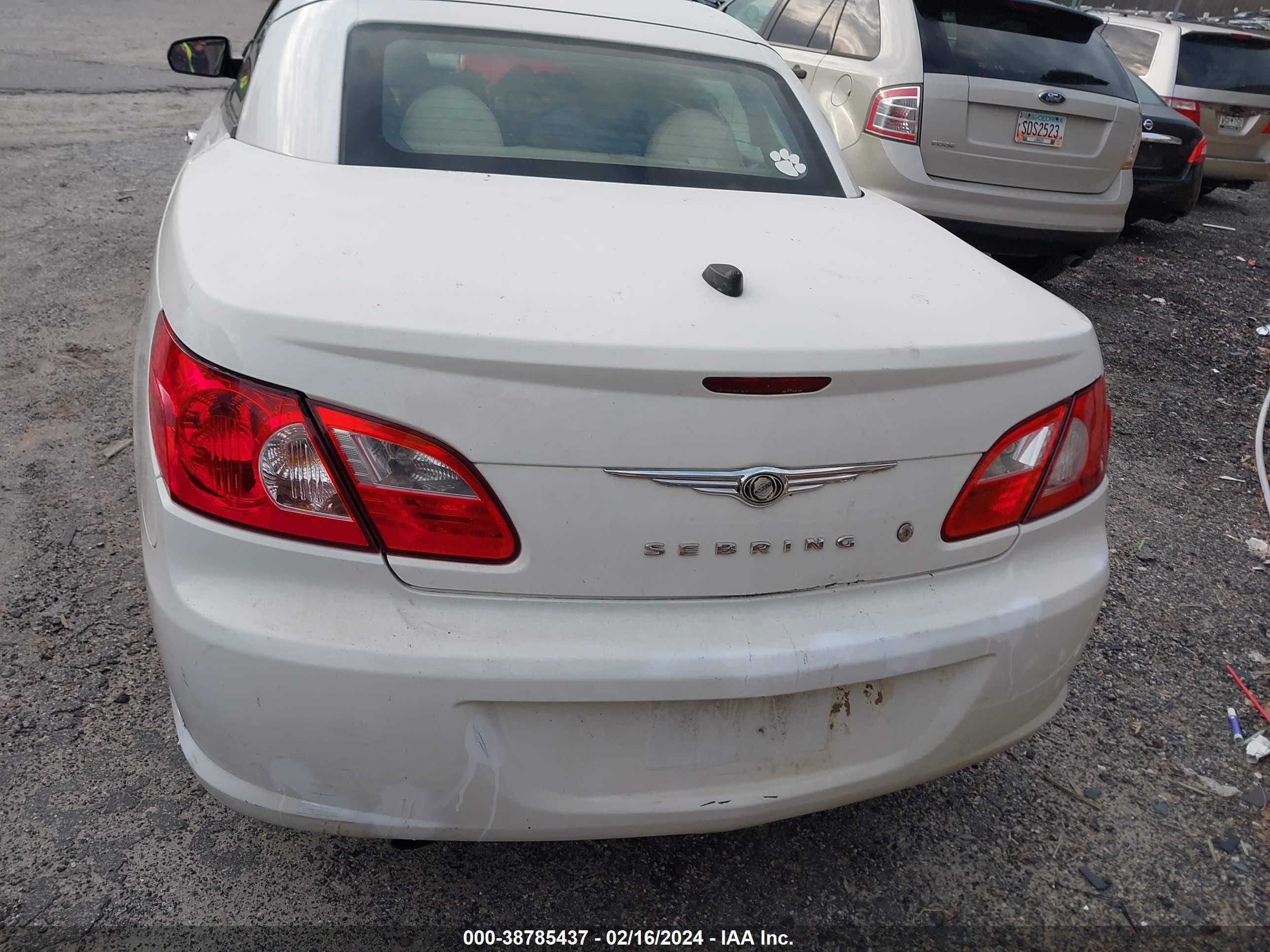 Photo 11 VIN: 1C3LC65M28N252029 - CHRYSLER SEBRING 