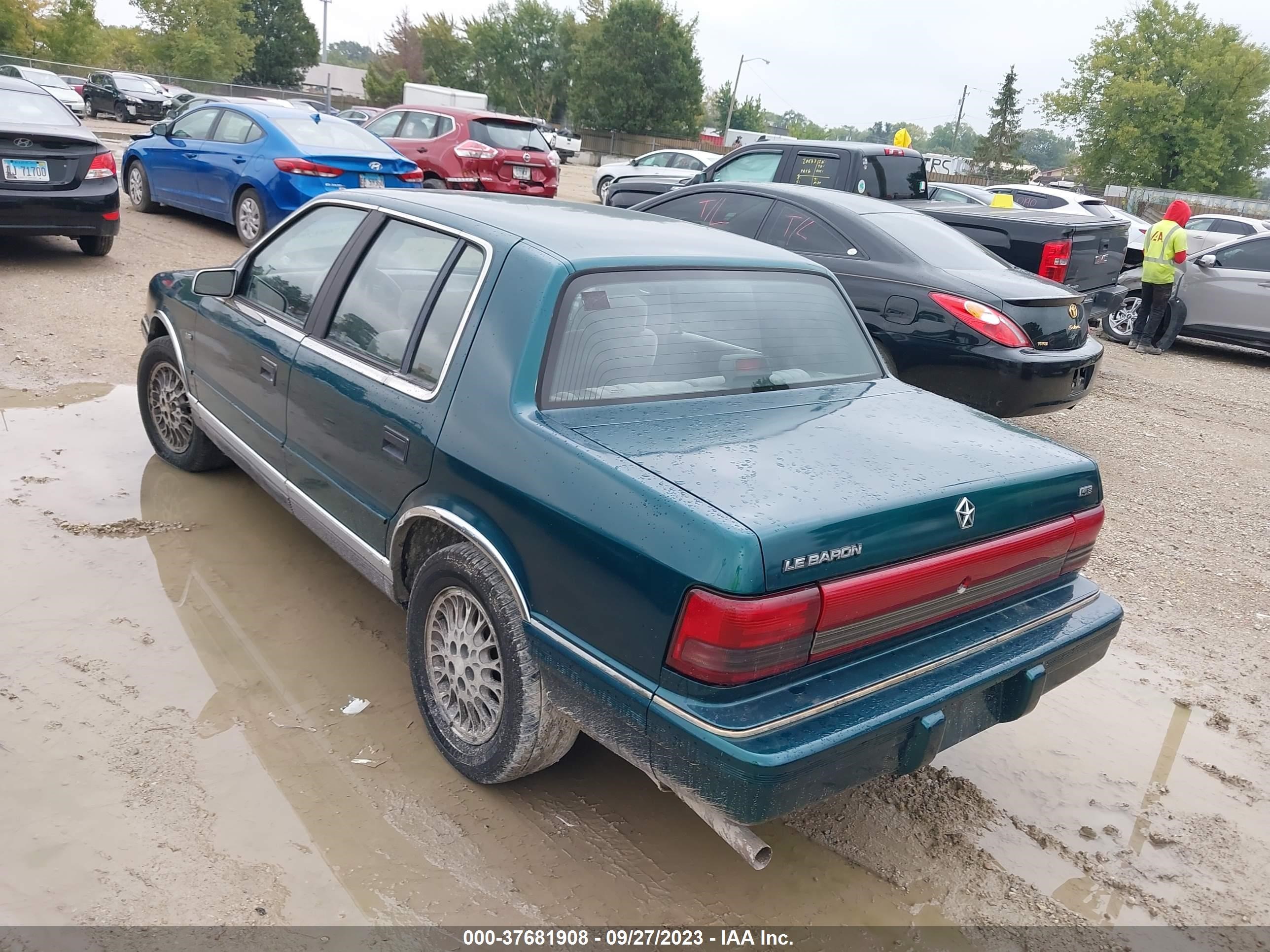 Photo 3 VIN: 1C3XA3633PF649415 - CHRYSLER LE BARON 